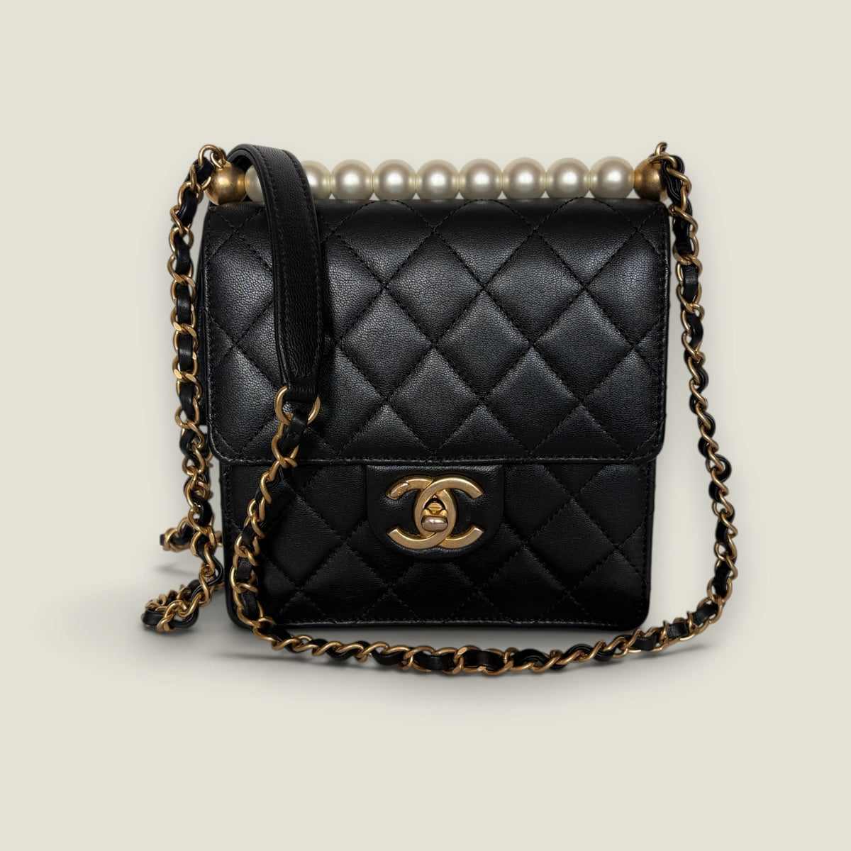 Chanel small quilted goatskin chic pearls flap zwart - pre-owned