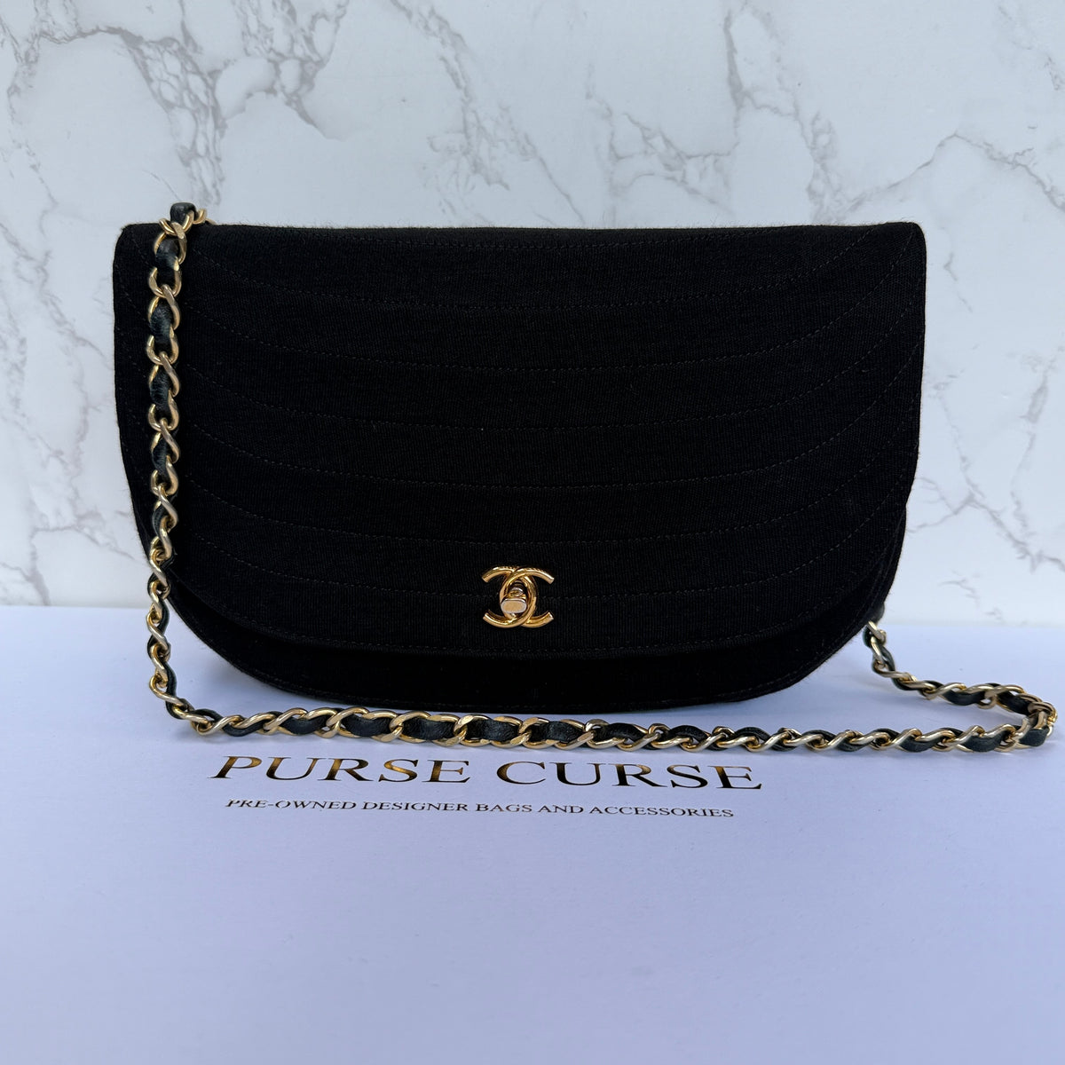 Chanel vintage half moon flap zwart stof gouden hardware