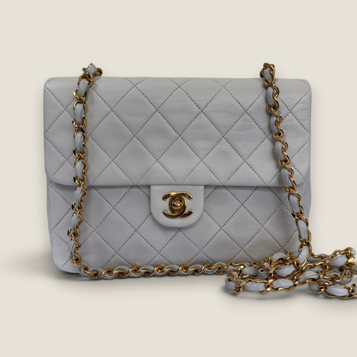 Chanel vintage mini classic flap wit lamsleer