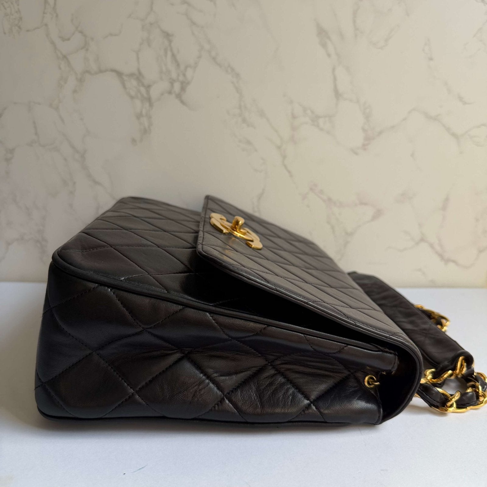 Detail Chanel shoulder bag 1994–1996 vintage black lambskin