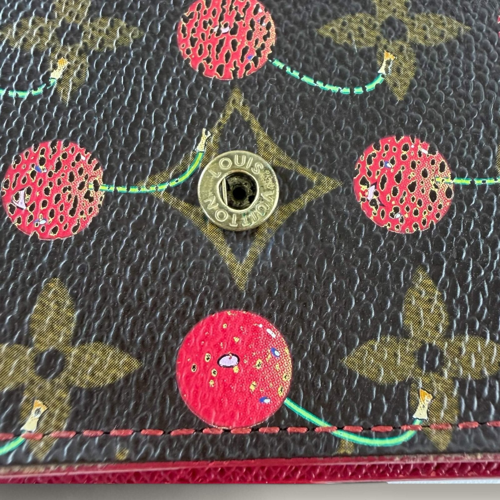 Detail Louis Vuitton x Takashi Murakami cherry portemonnee vintage