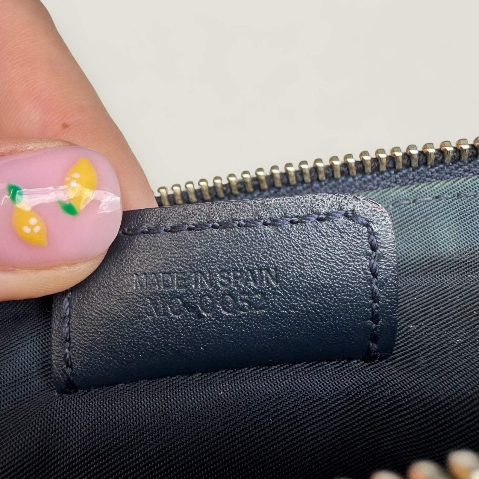 Dior authentieke saddle pouch serienummer 2002
