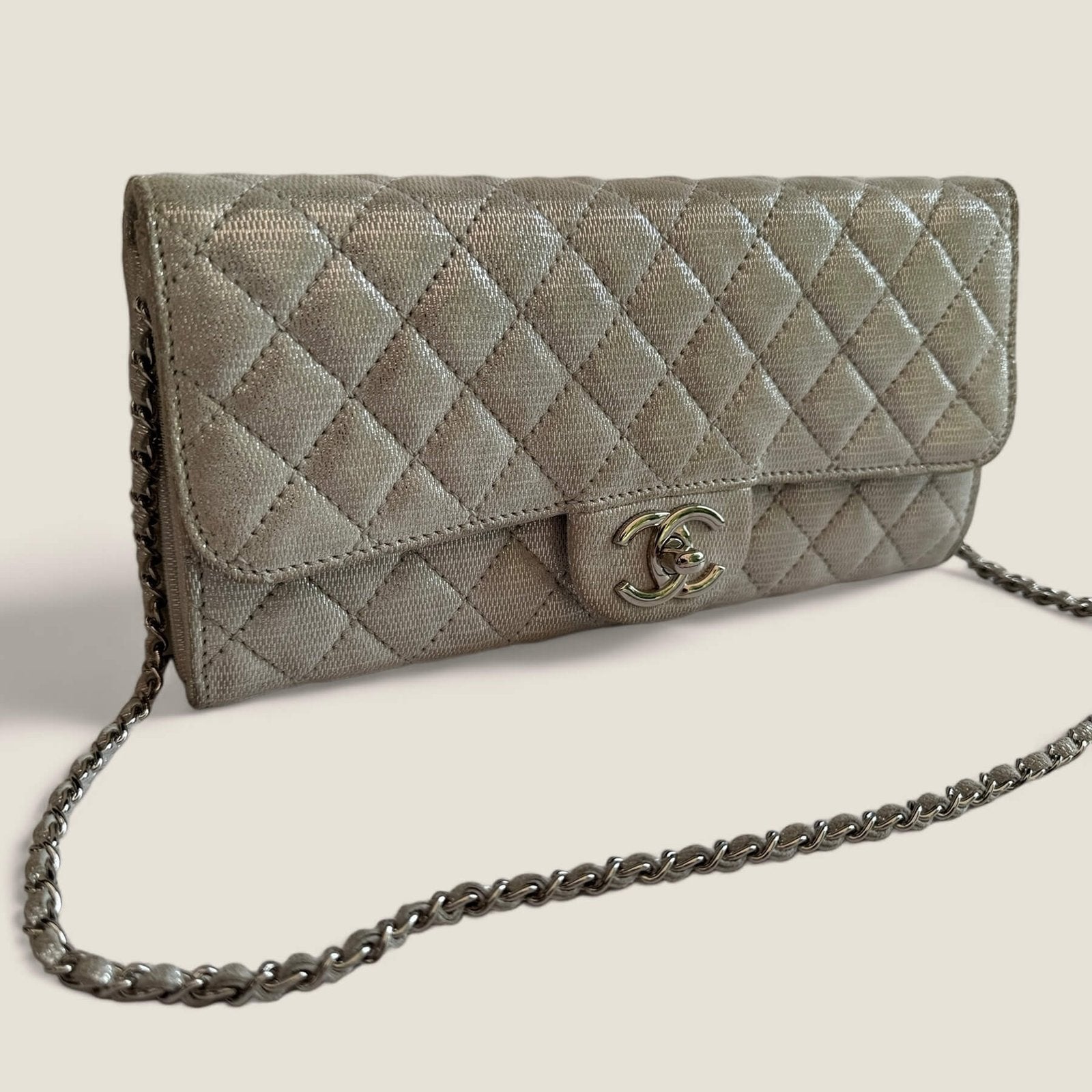 Pre-owned Chanel clutch with chain silver hardware 2010 2011