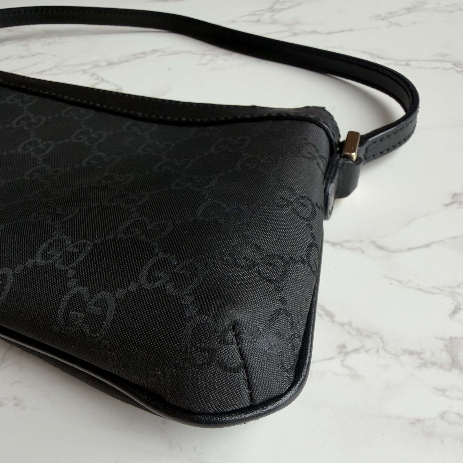 Gucci GG supreme bag side