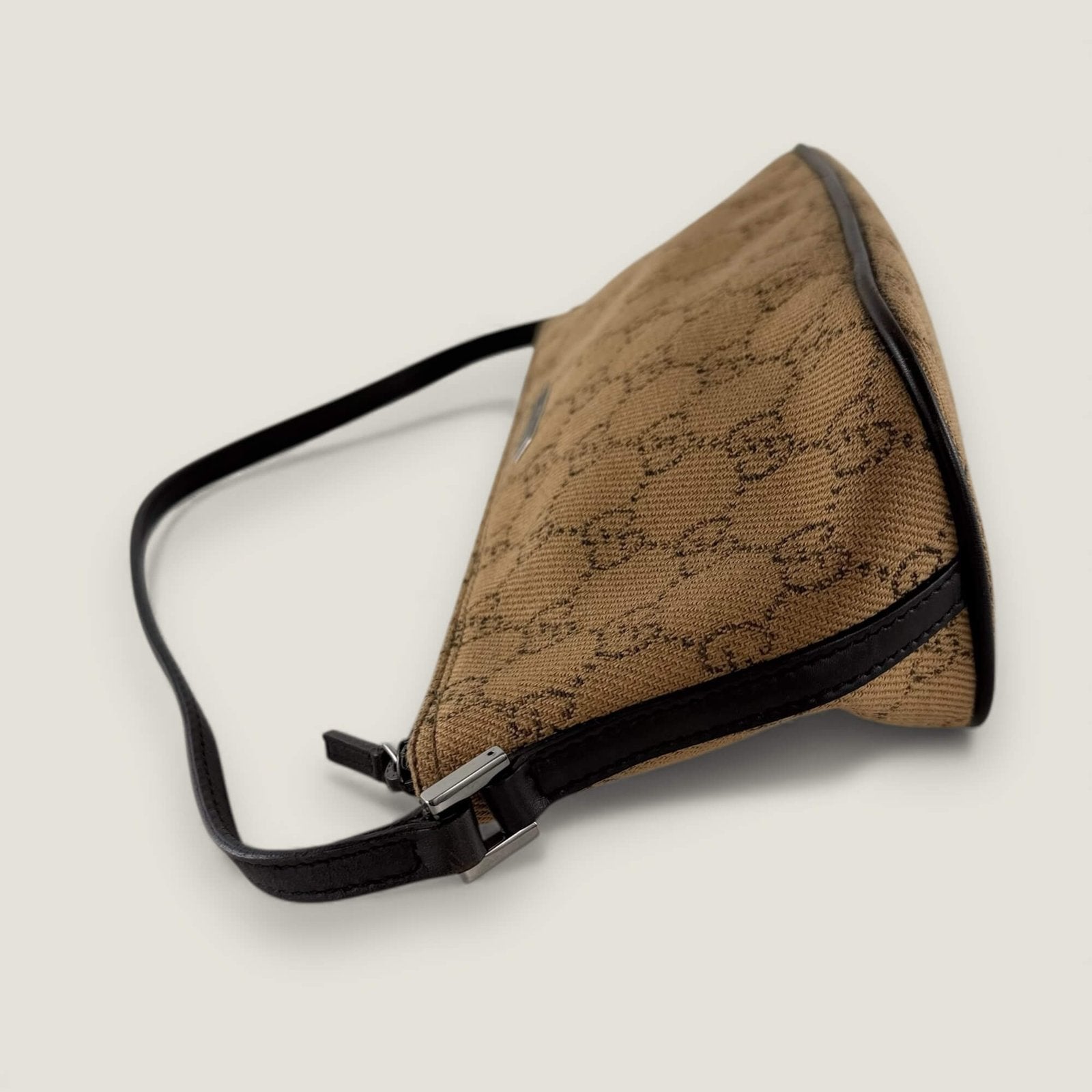 Gucci gg supreme boat bag canvas tas zijkant