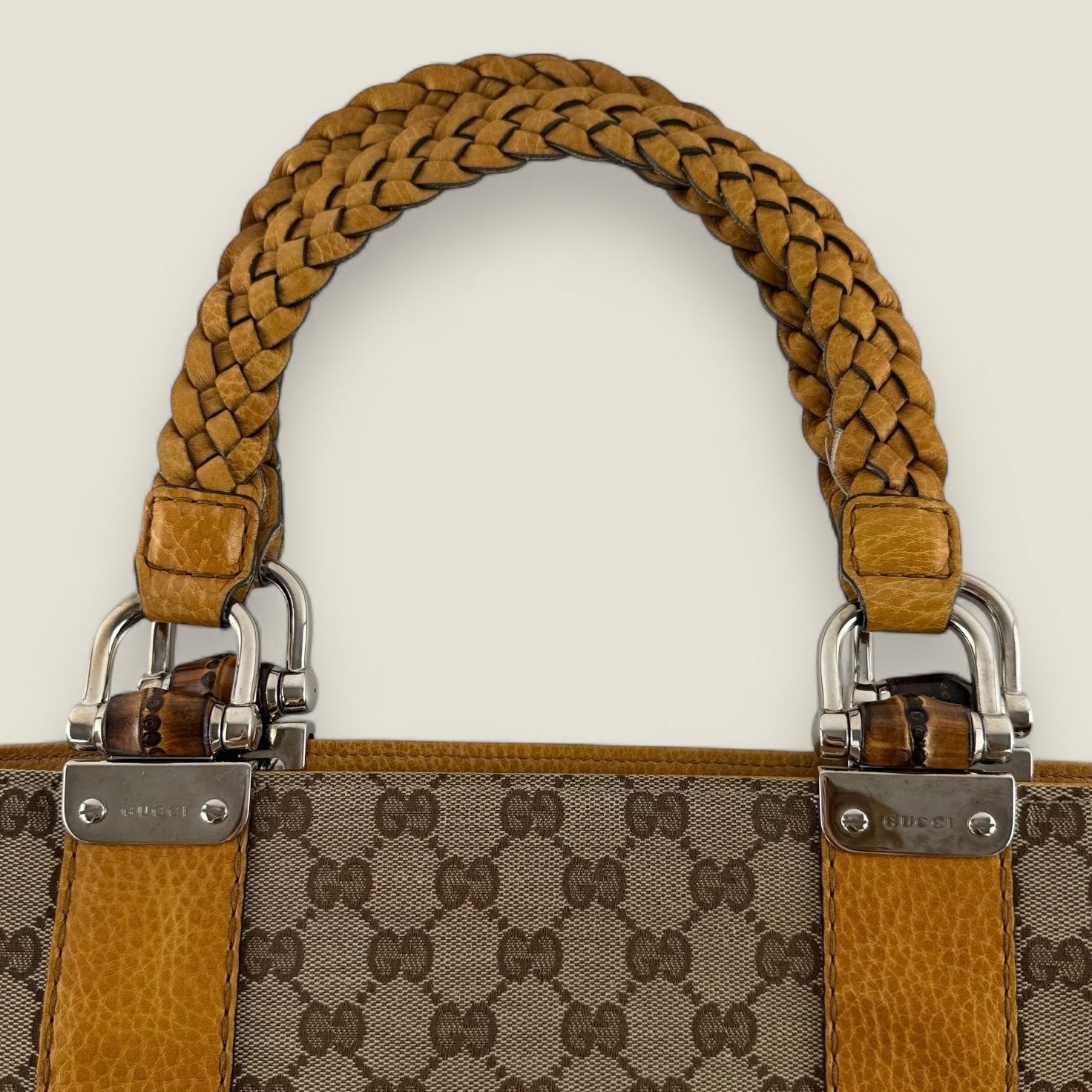 Gucci handtas leren detail handvat