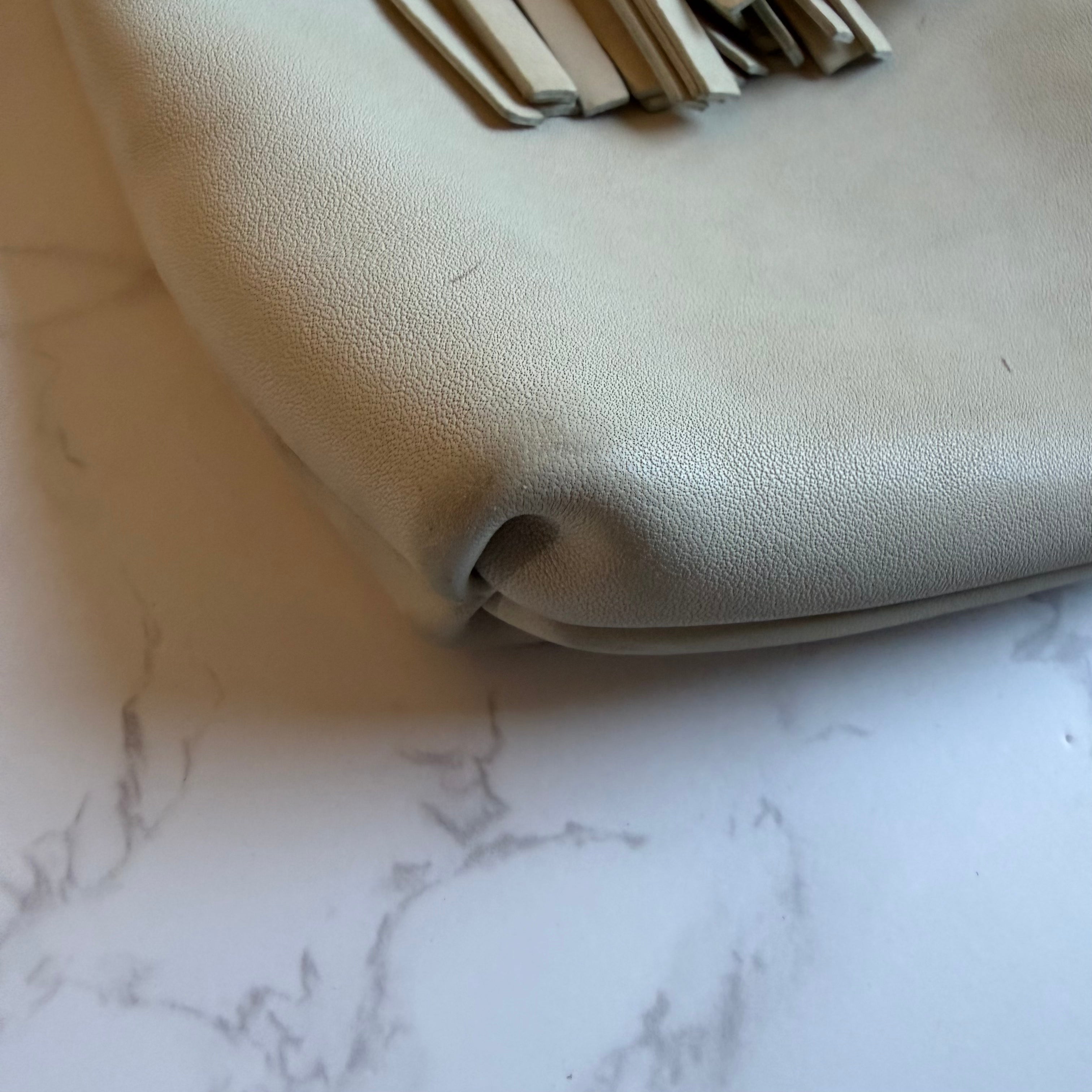 Gucci beige leather handmade tote corner detail wear leather