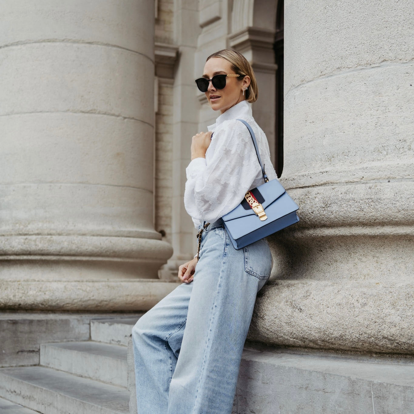 Gucci small Sylvie blauw leer lifestyle foto