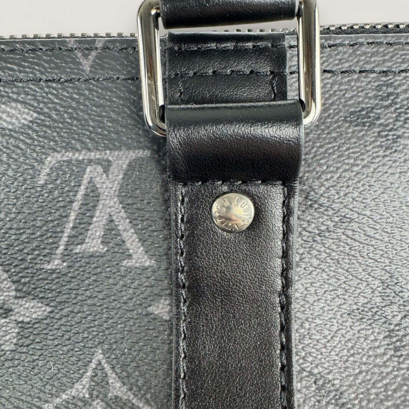 Hardware Louis Vuitton Keepall Bandoulière 50 close-up