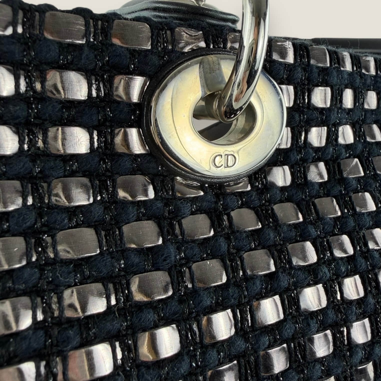 Hardware detail Christian Dior tote origineel