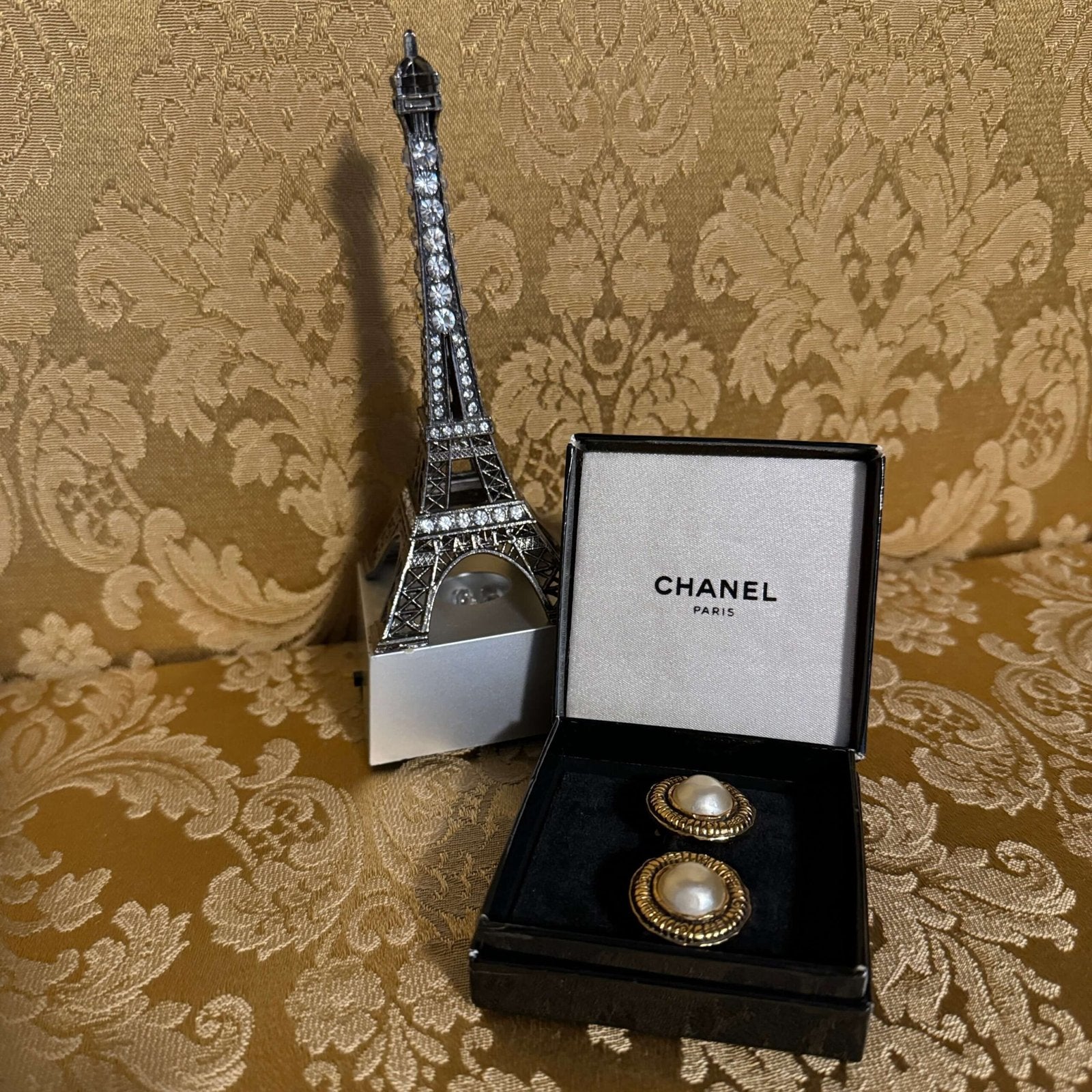 classic Chanel earrings clip on with box