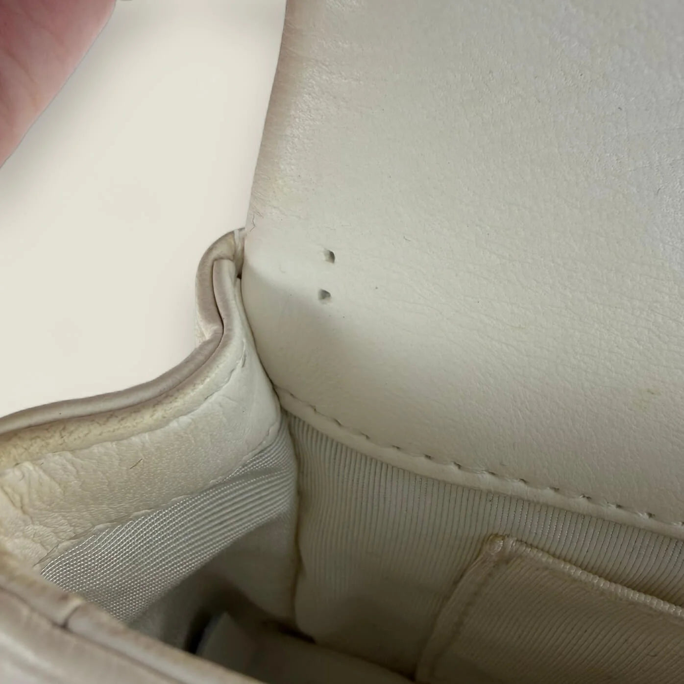 Los stitching authentic Chanel bag