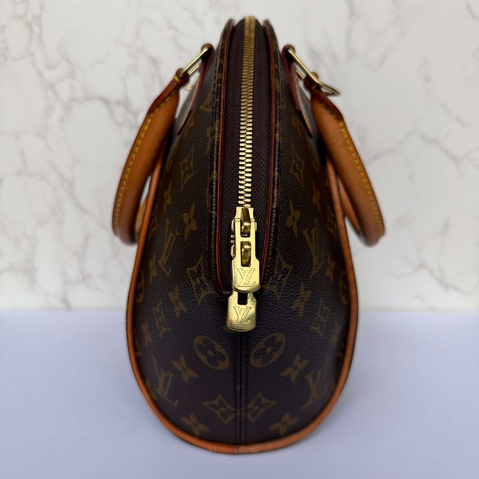 Louis Vuitton Ellipse PM zipper detail