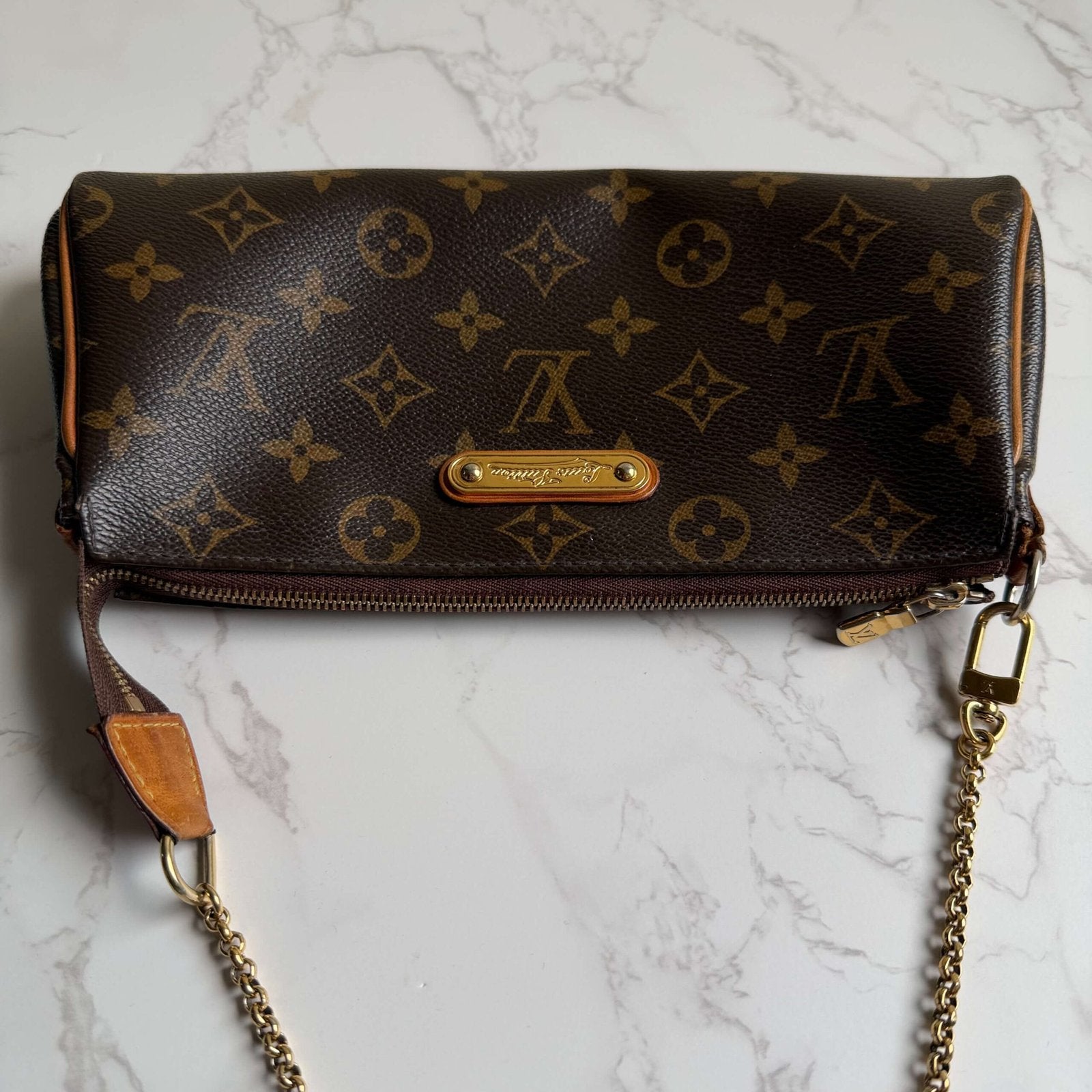 Louis Vuitton Eva monogram bag detail logo