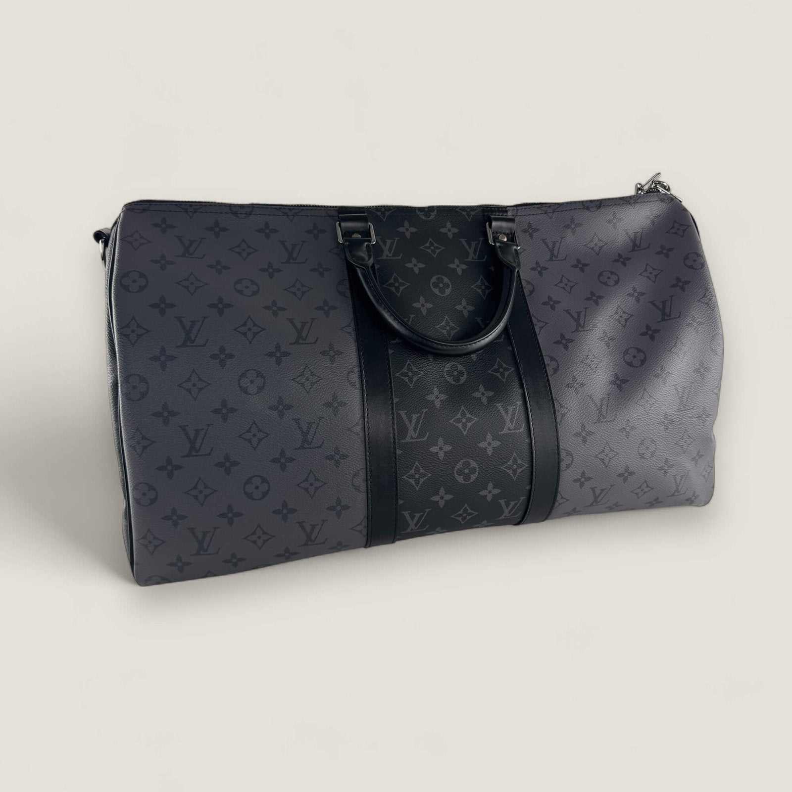 Louis Vuitton Keepall 50 angled front view rechts