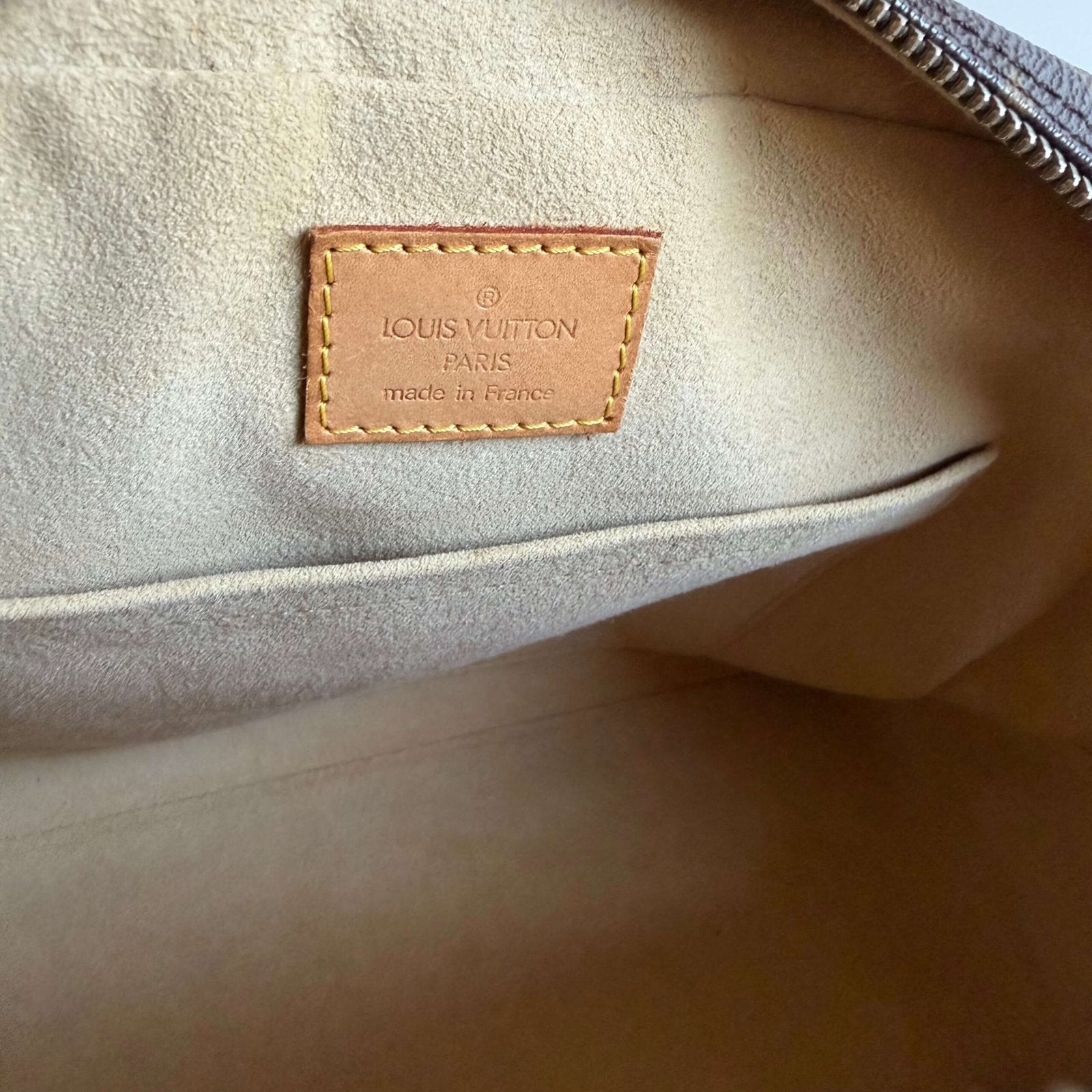 Louis Vuitton Manhattan PM binnenkant tas