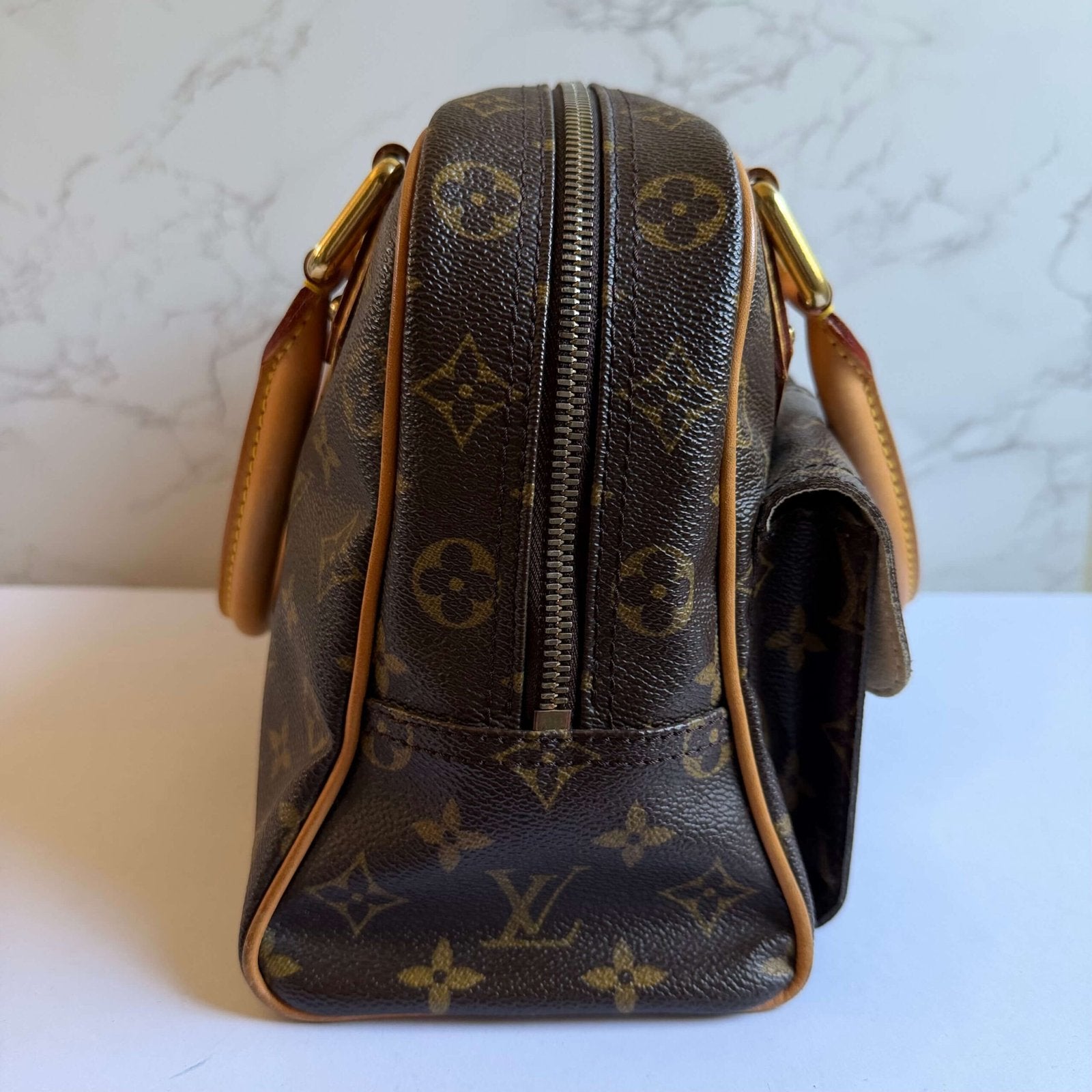 Louis Vuitton Manhattan PM monogram details