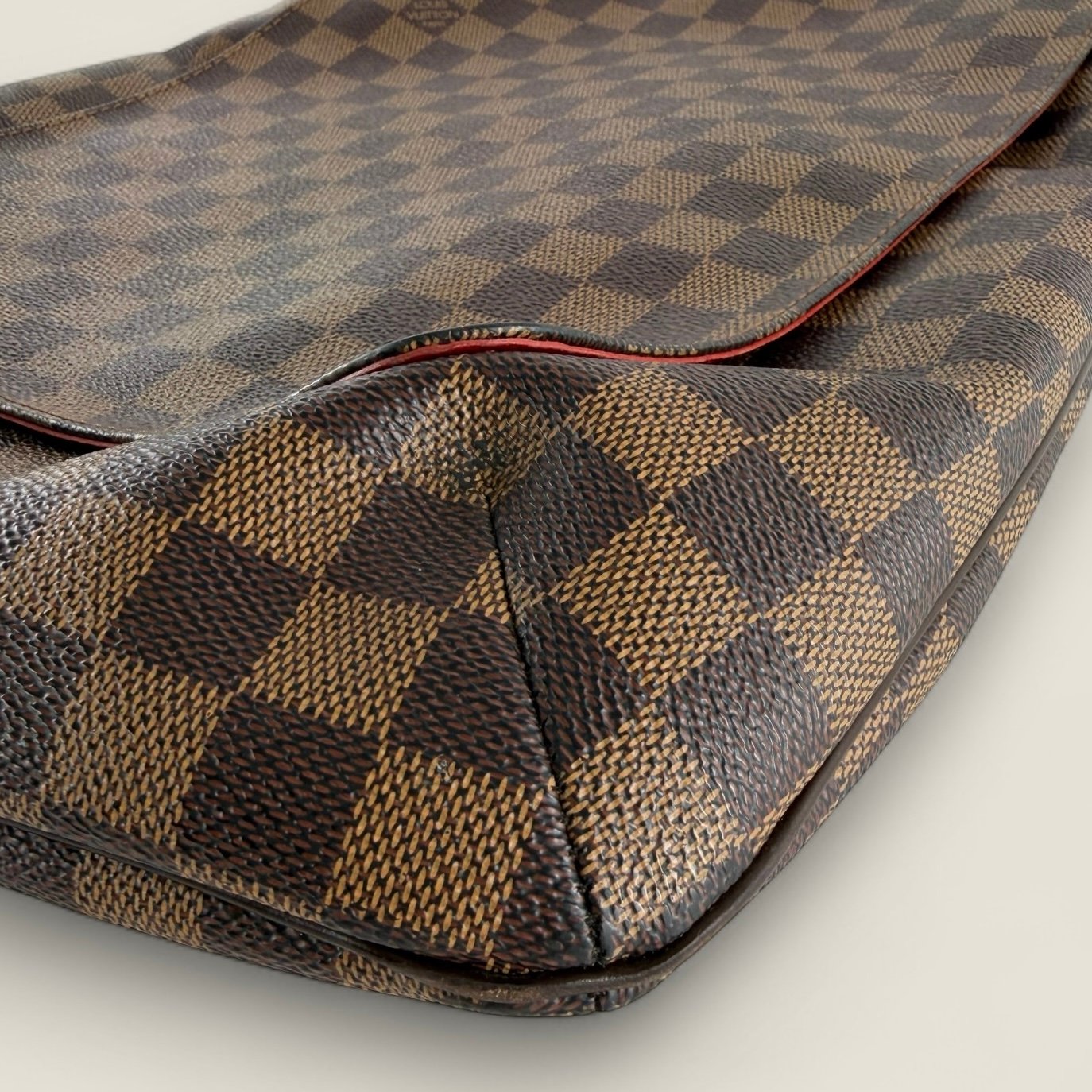 Louis Vuitton musette salsa damier ebene hoek detail