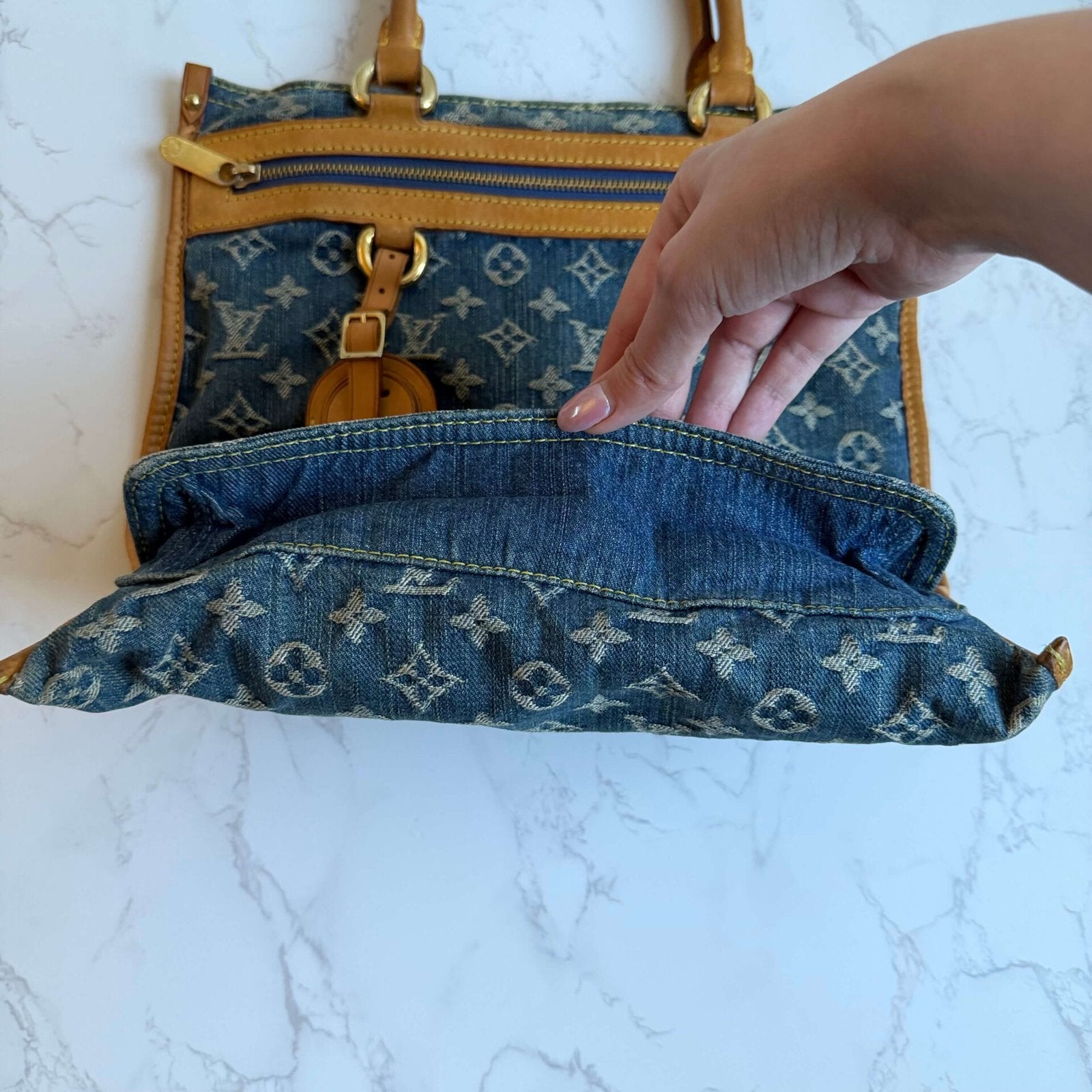 Louis Vuitton sac plat patina detail