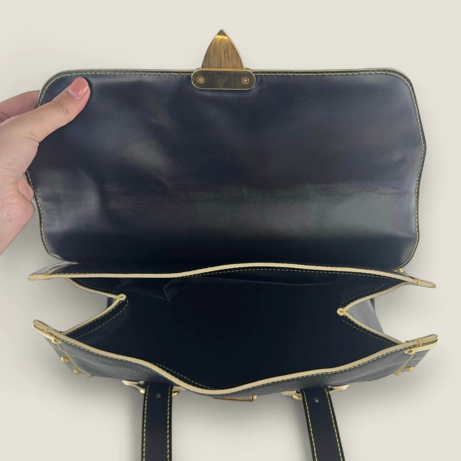 Louis Vuitton tas vintage logo detail op leer