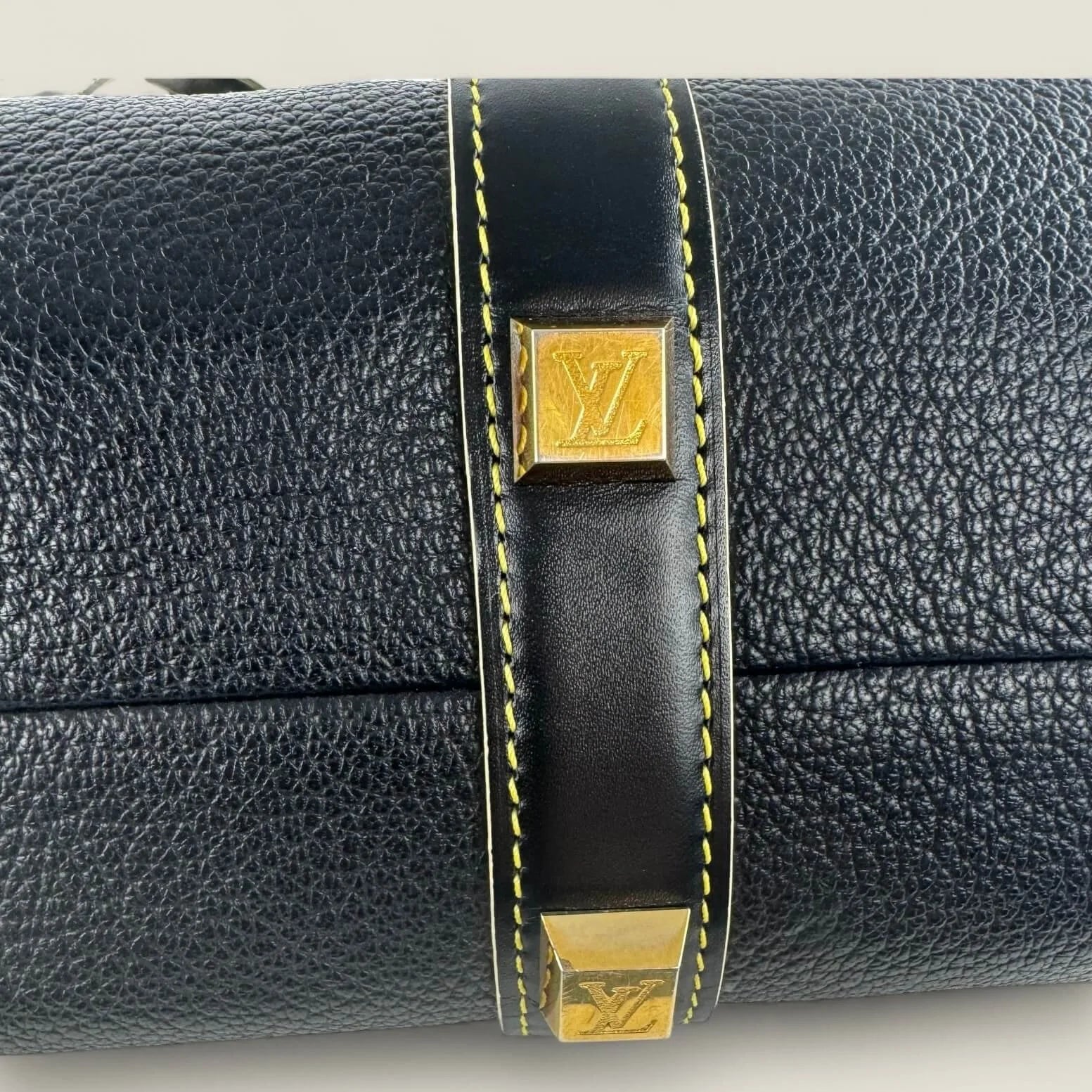 Onderkant Louis Vuitton Suhali L’Epanoui GM