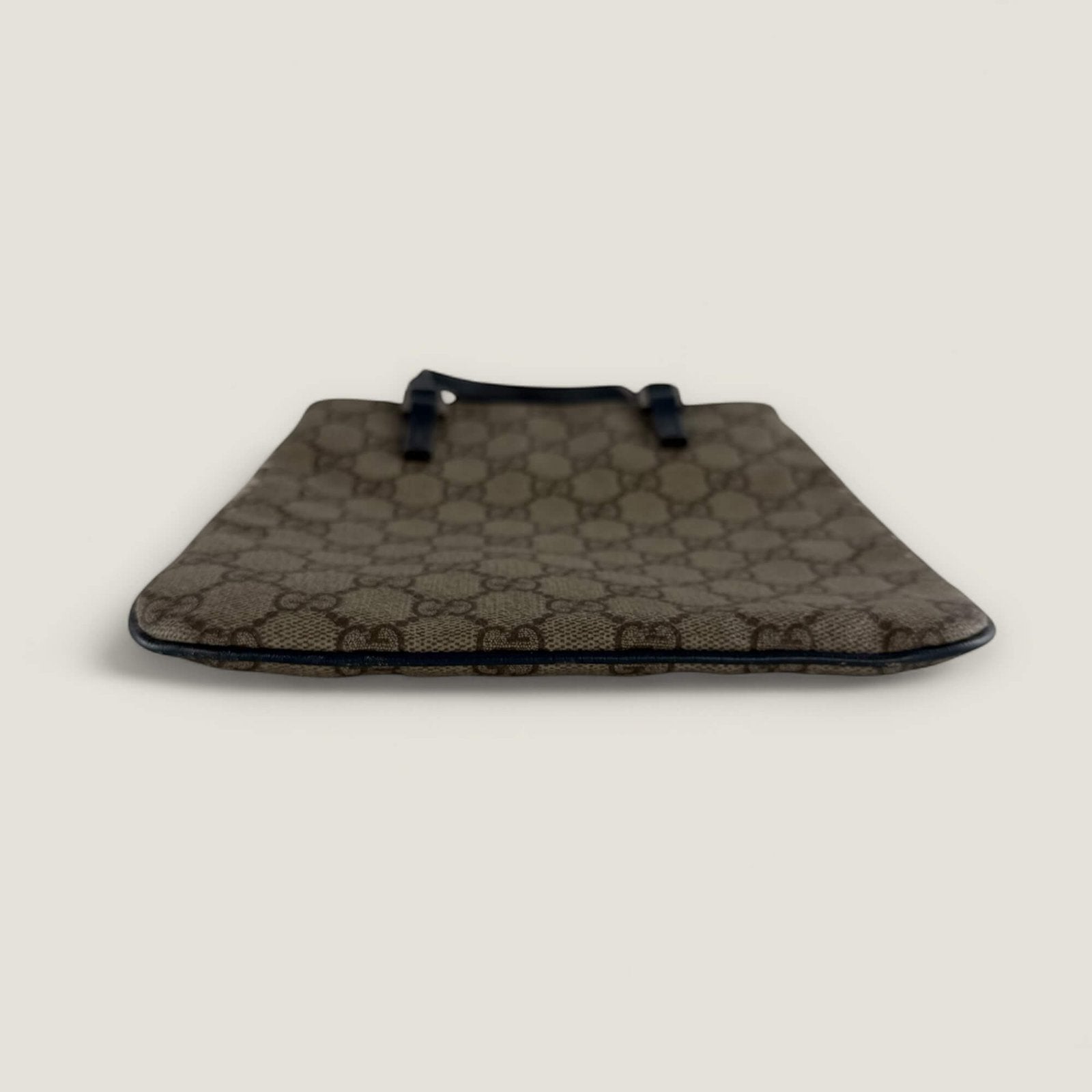 Onderkant originele Gucci GG Supreme canvas mini handtas