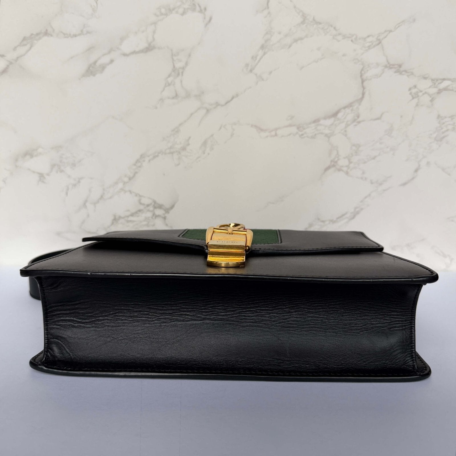 Bottom of the pre-owned Gucci shoulder bag