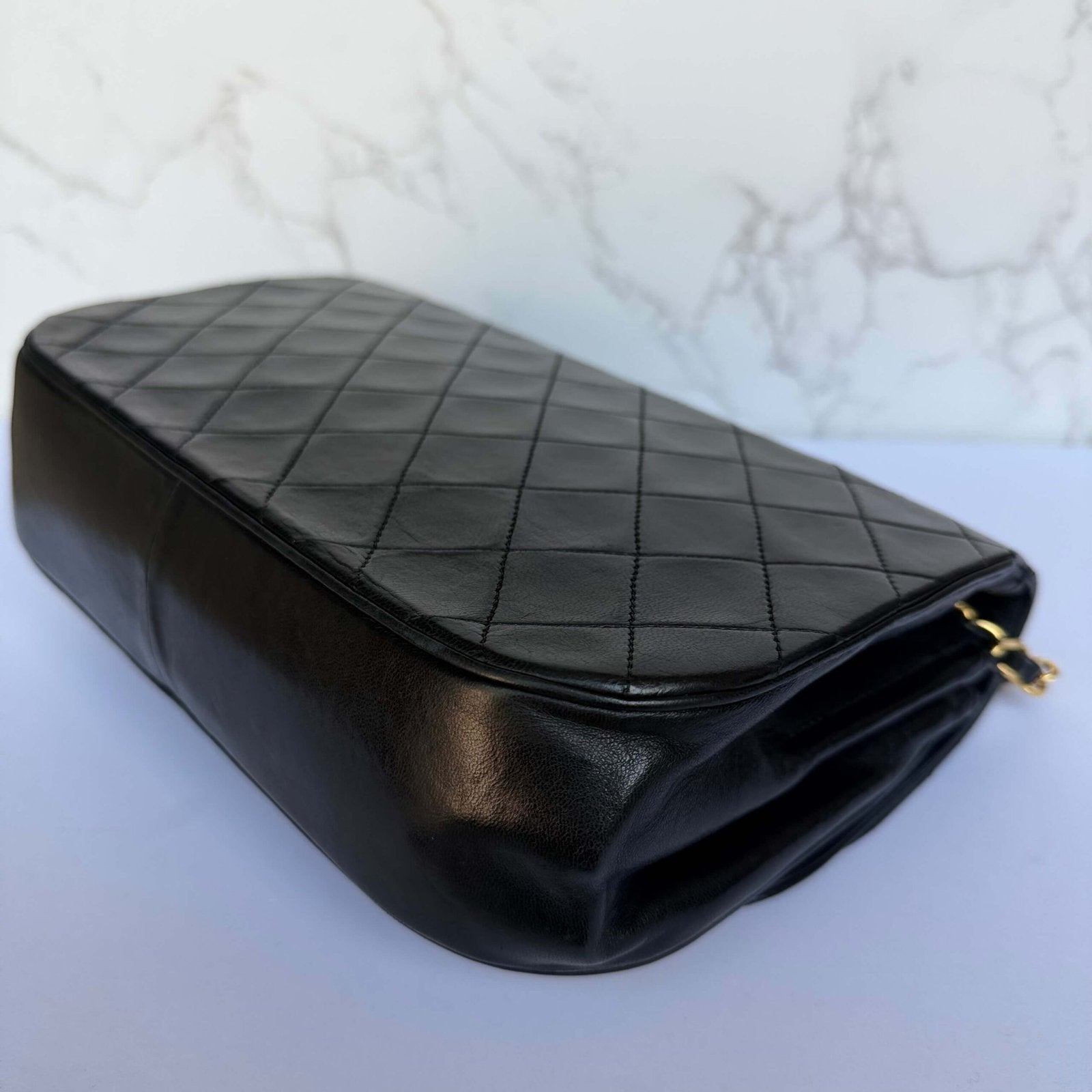 Originele Chanel schoudertas zwart lamsleer hoekjes