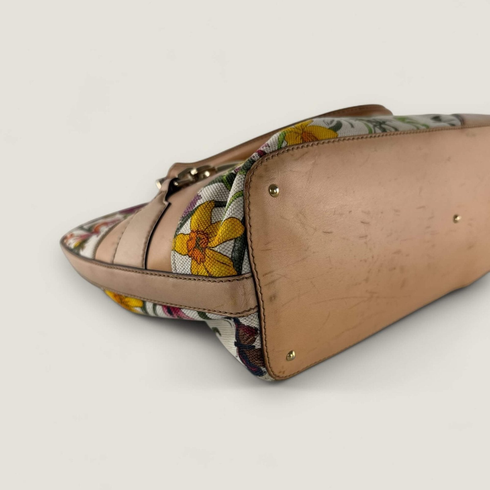 Patina Gucci leather flora bag