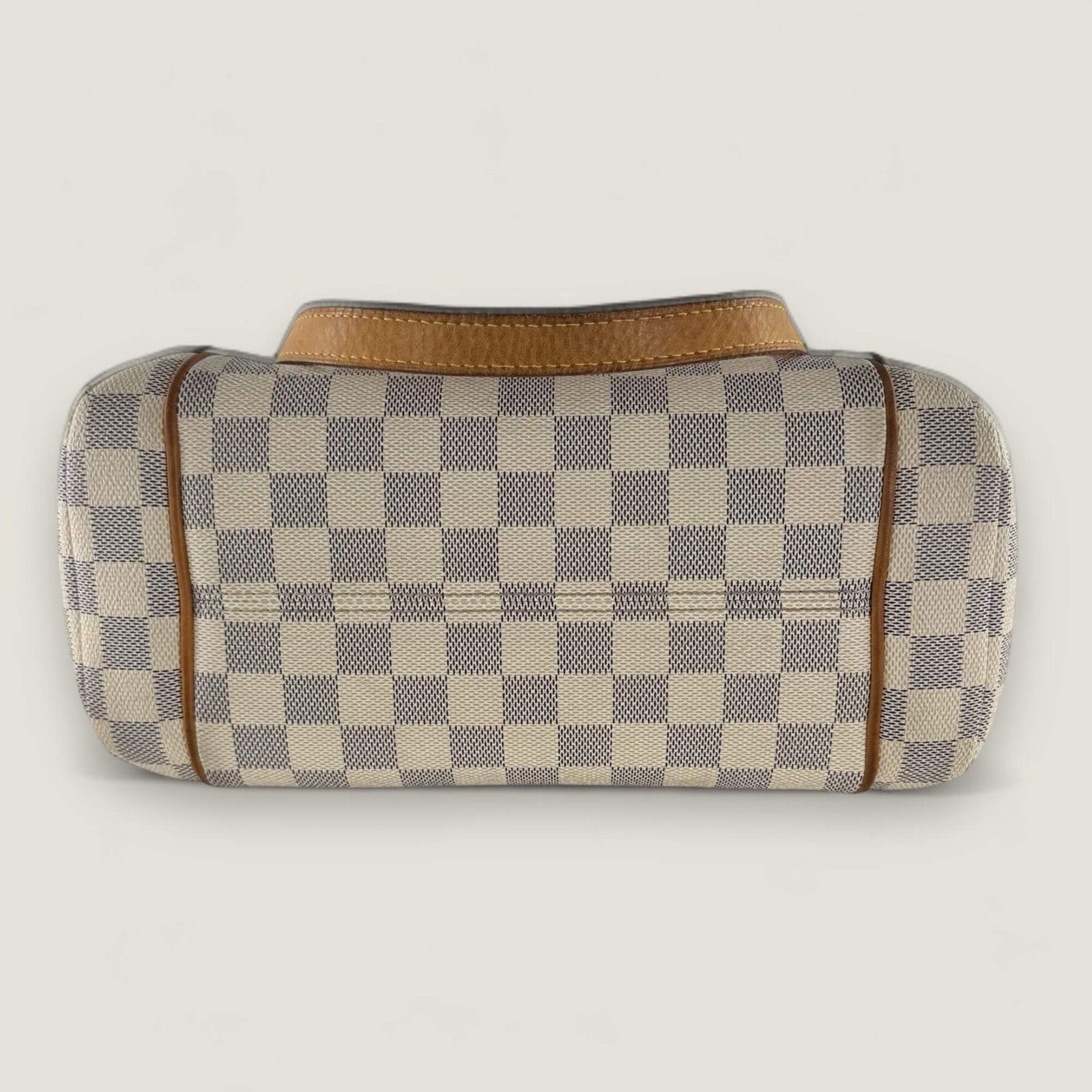 Authentieke Louis Vuitton Totally PM onderkant