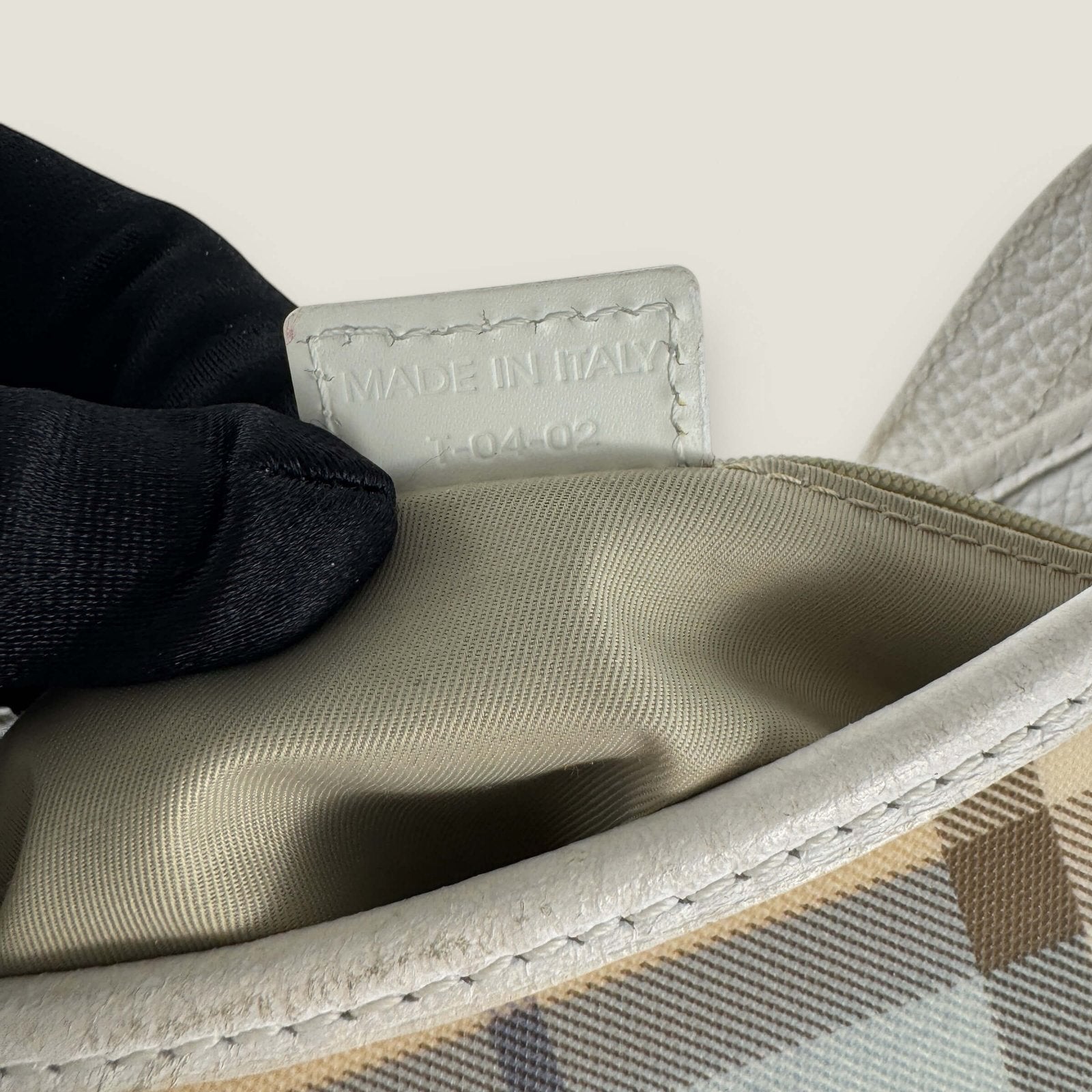 Pre-owned Burberry shoulder bag authentic with wallet