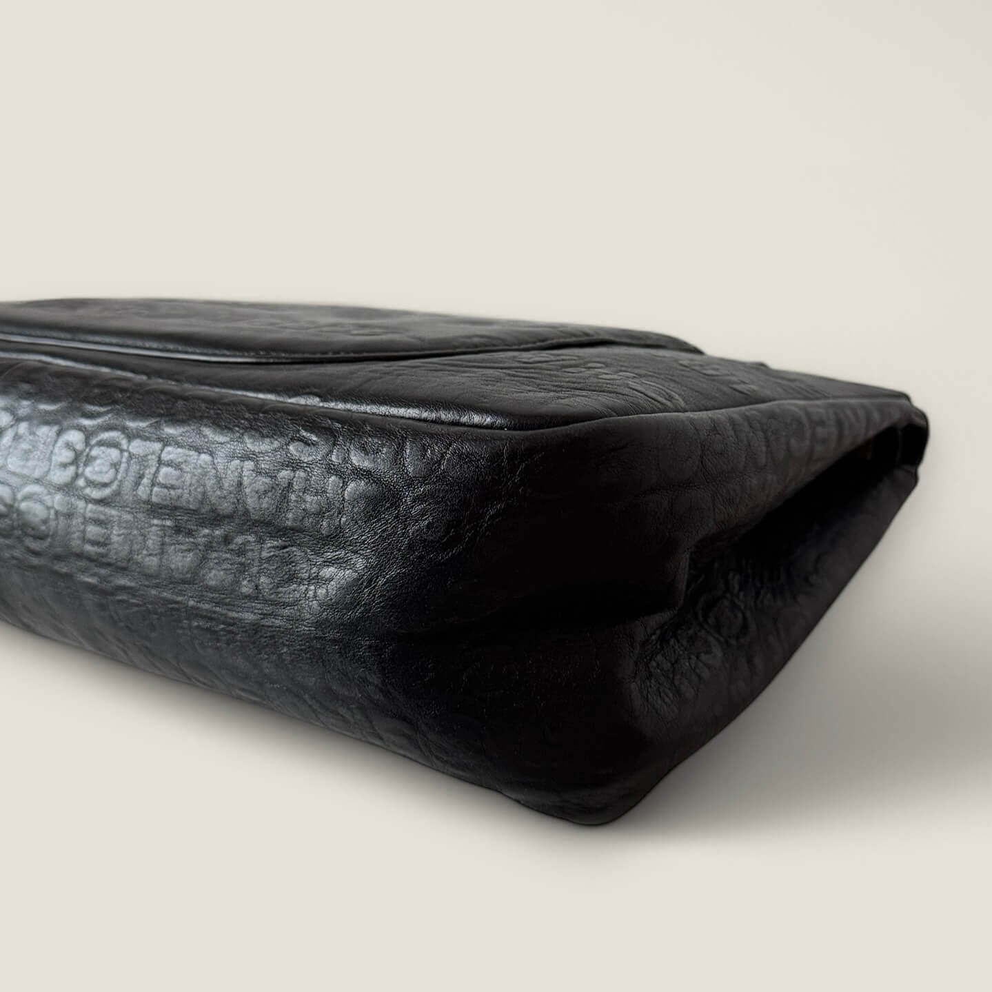 Pre-owned Chanel bag corner