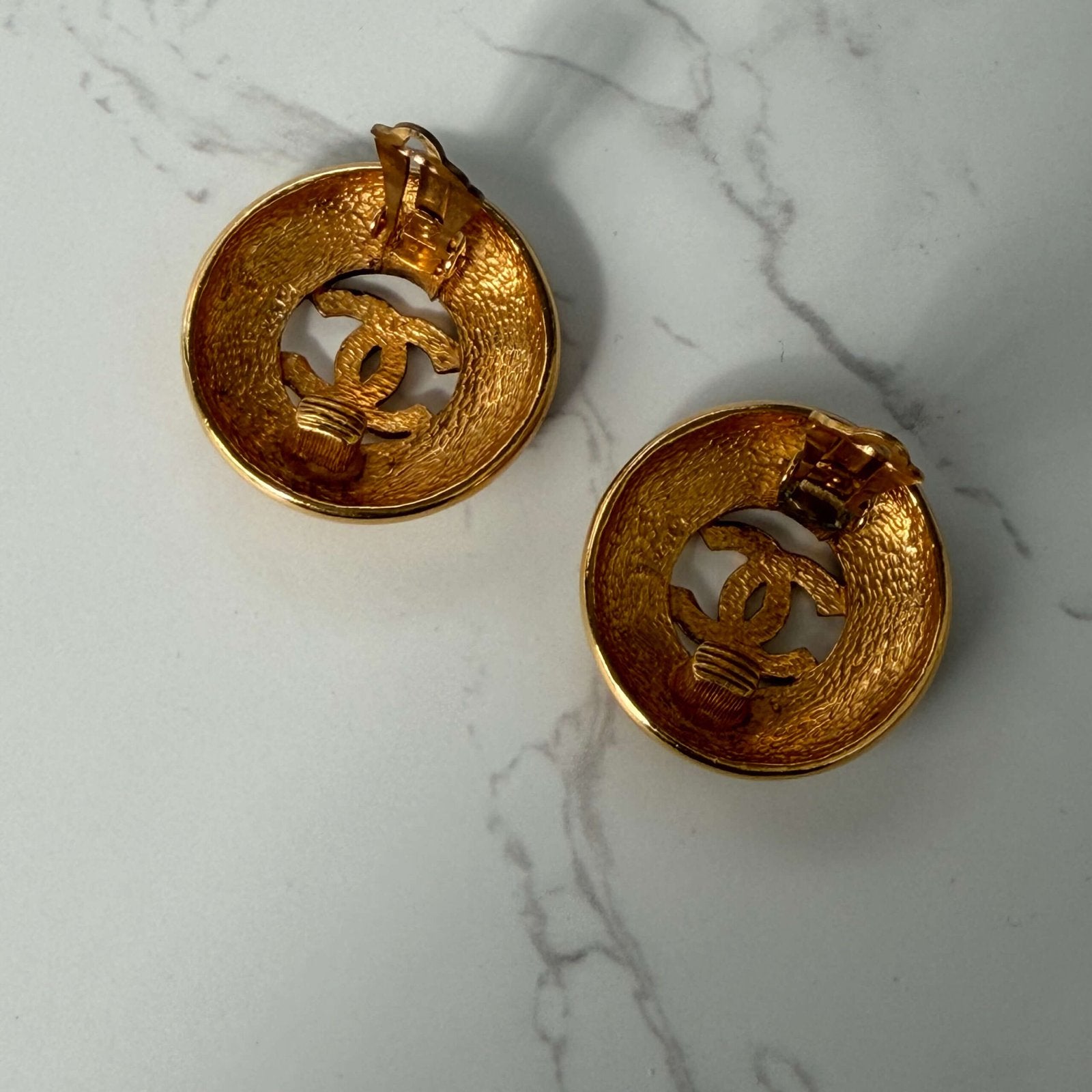 Pre-owned Chanel clip on earrings 24k gold plated