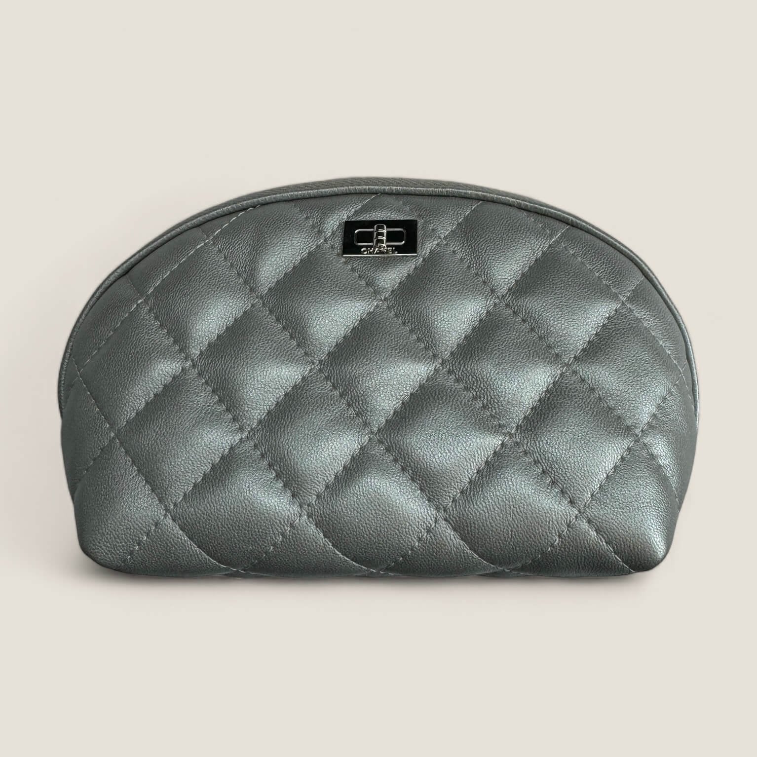 Pre-owned Chanel make-up bag 2.55-Reissue