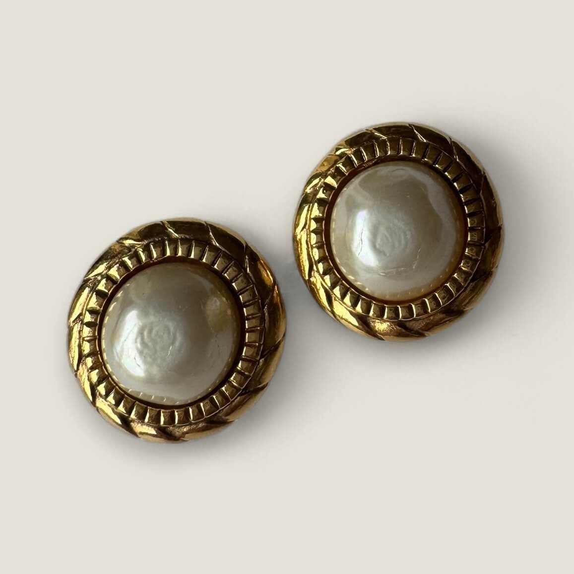 Pre-owned Chanel earrings 90s