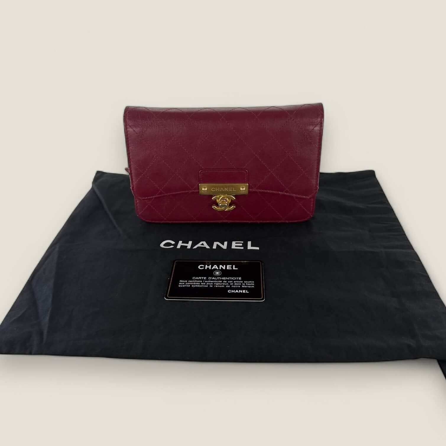 Pre-owned Chanel wallet on chain WOC