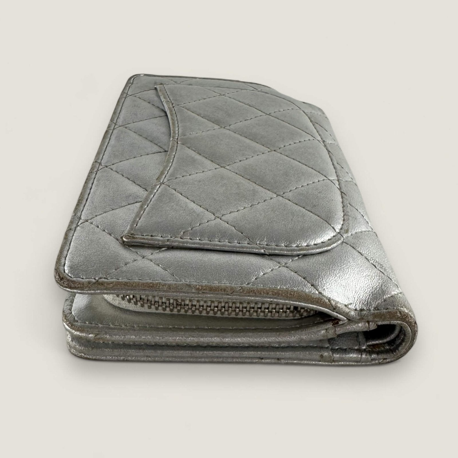 Pre-owned Chanel wallet silver
