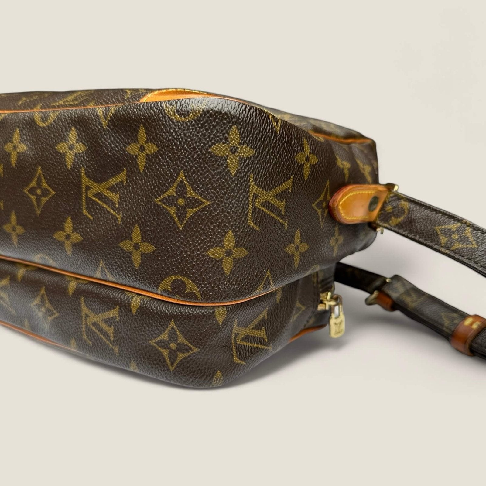 Pre-owned Louis Vuitton Nile schoudertas monogram LV print