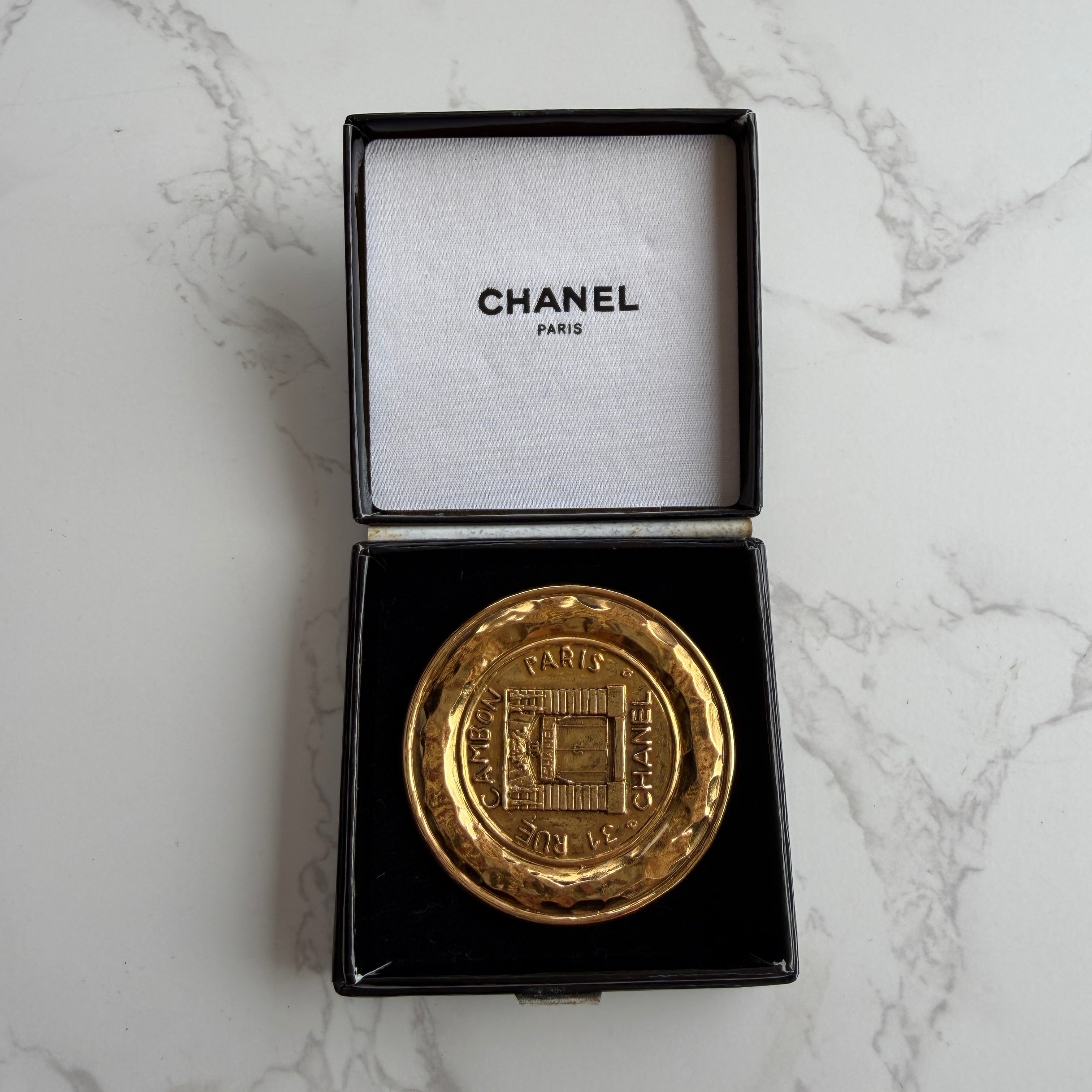 Pre-owned Chanel vintage Rue cambon  gold plated broche