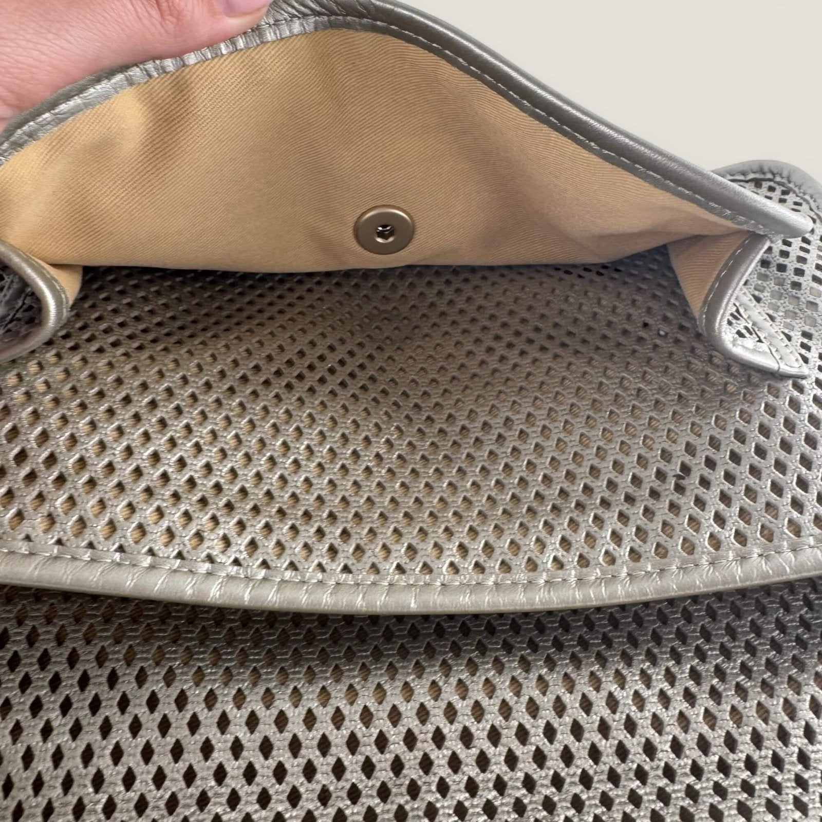 Preloved Chanel up in the air shoulderbag