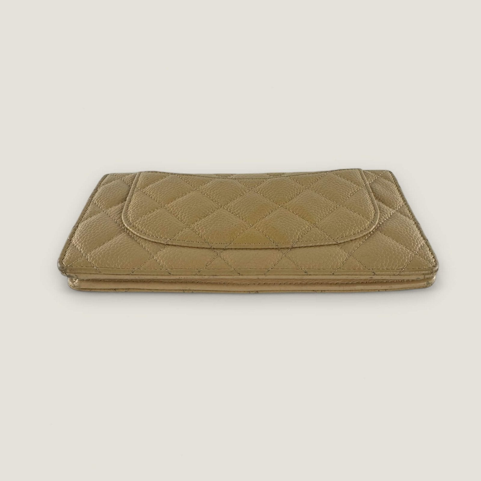 Pre-loved Chanel wallet beige cavair