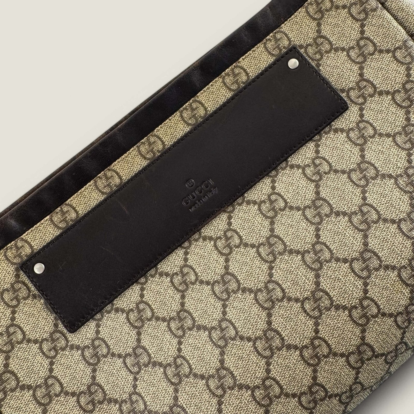 Preloved Gucci clutch pouch GG supreme