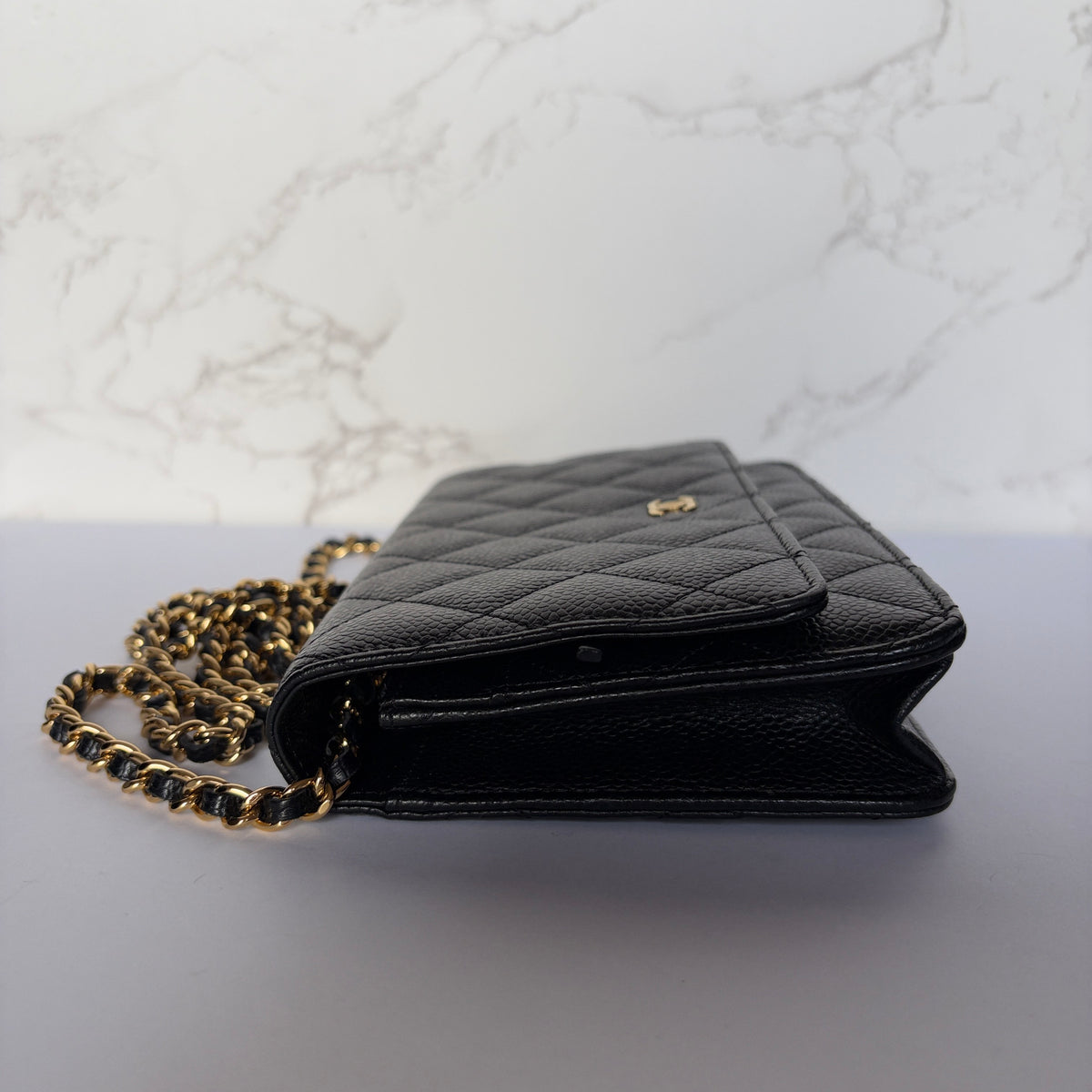Preloved Chanel wallet on chain zwart goud