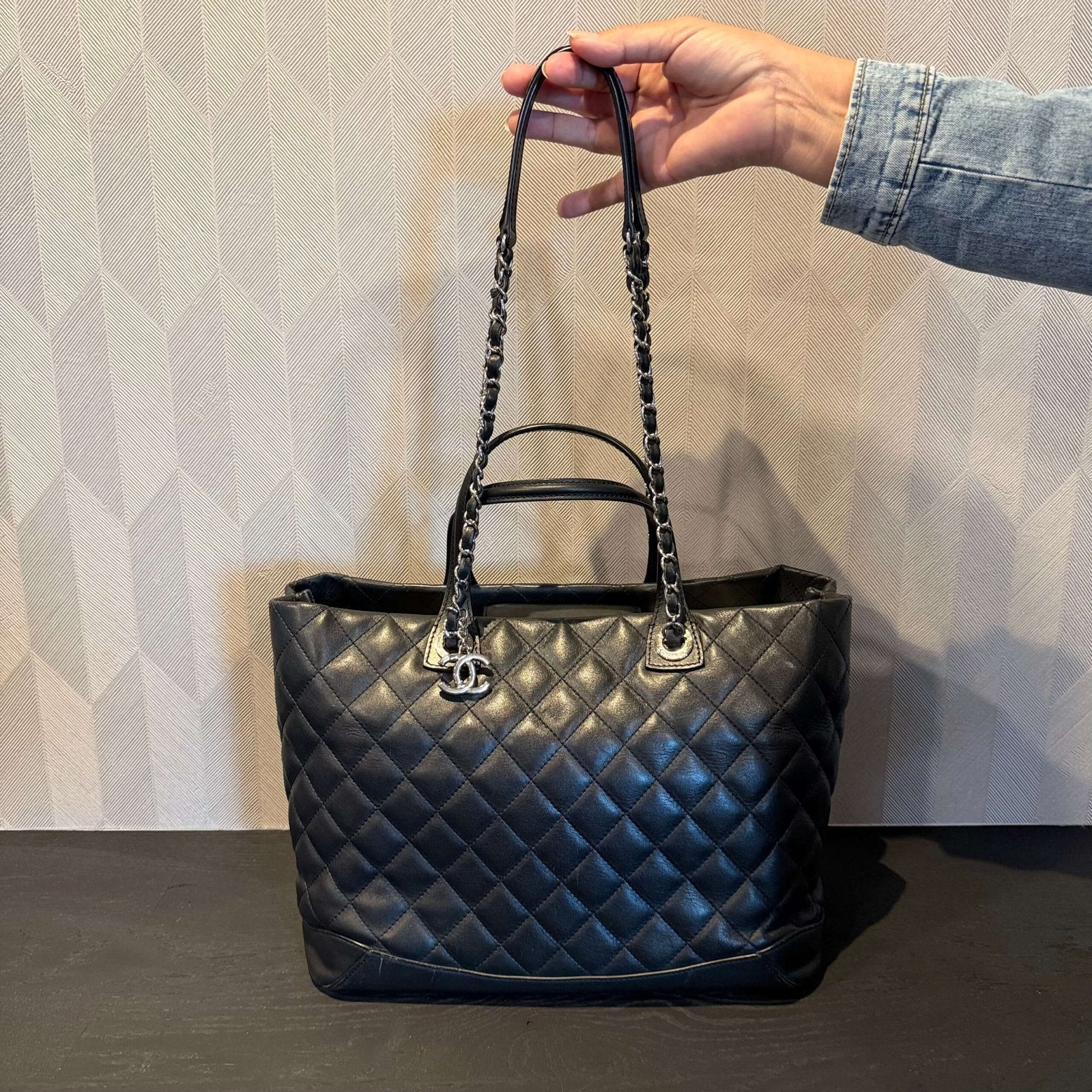 Second-hand Chanel calfskin quilted large easy shopping tote black