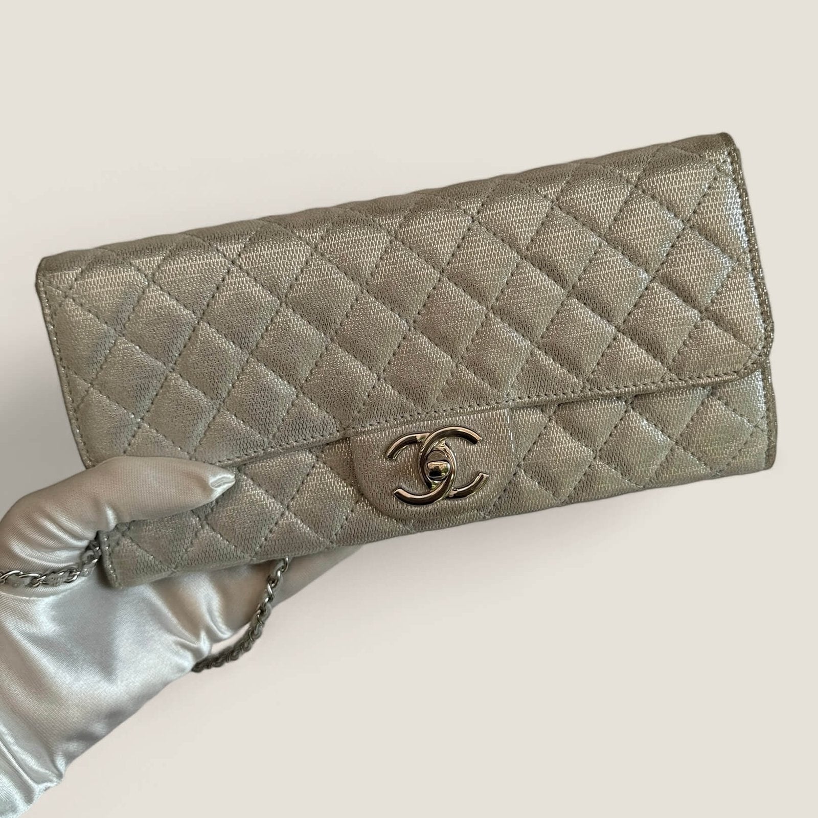 Pre-owned Chanel clutch with necklace