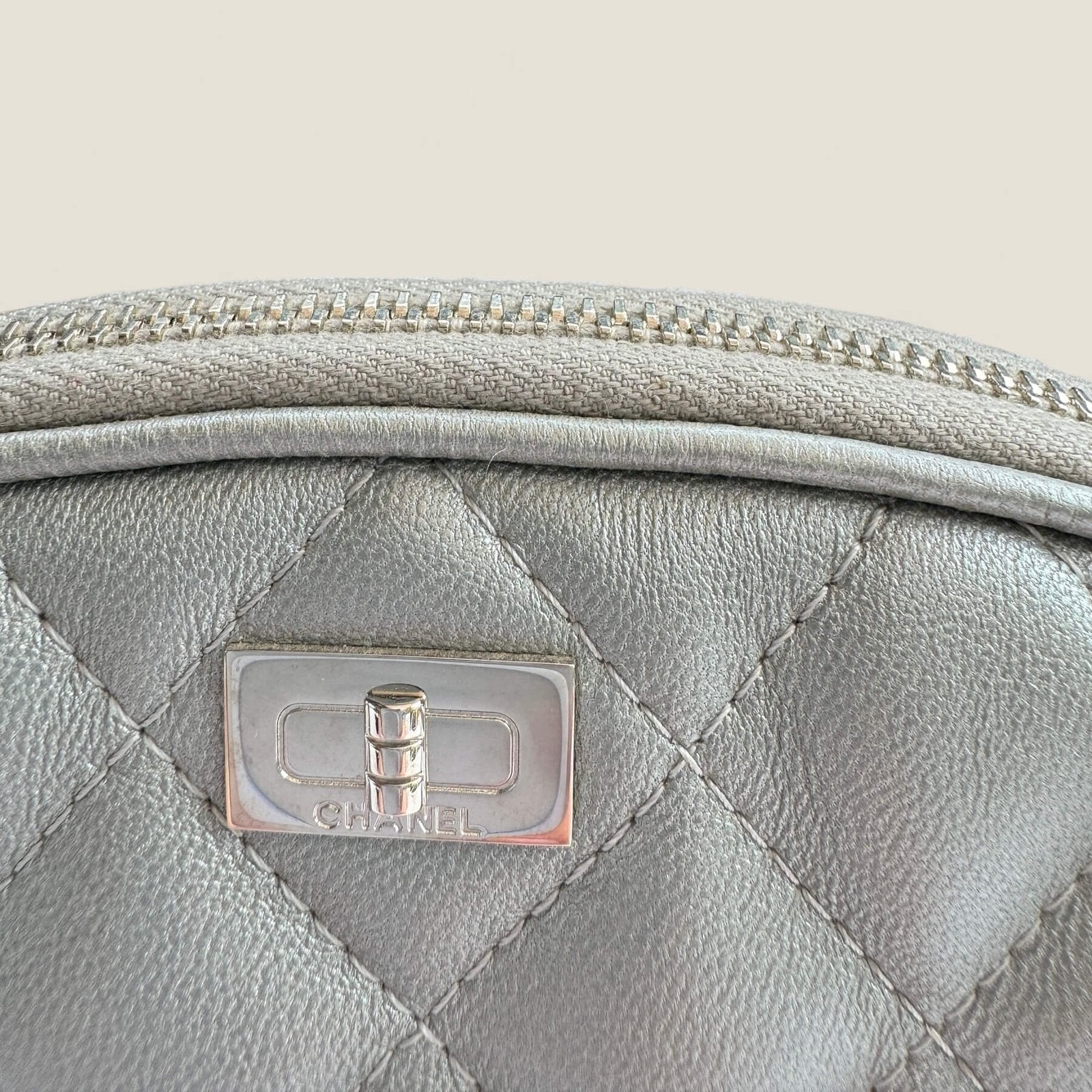 Pre-owned Chanel cosmetics bag