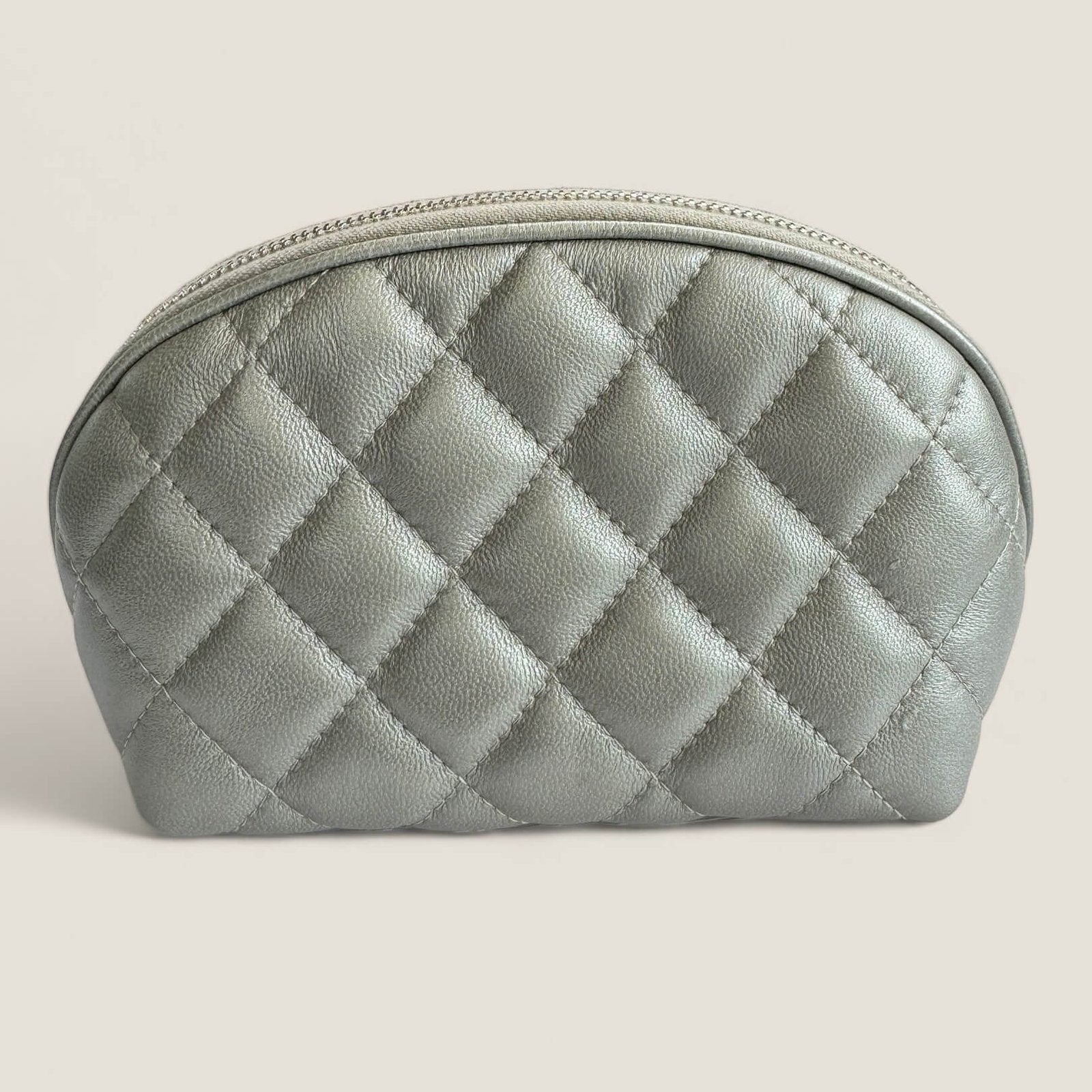 Pre-owned Chanel make-up bag