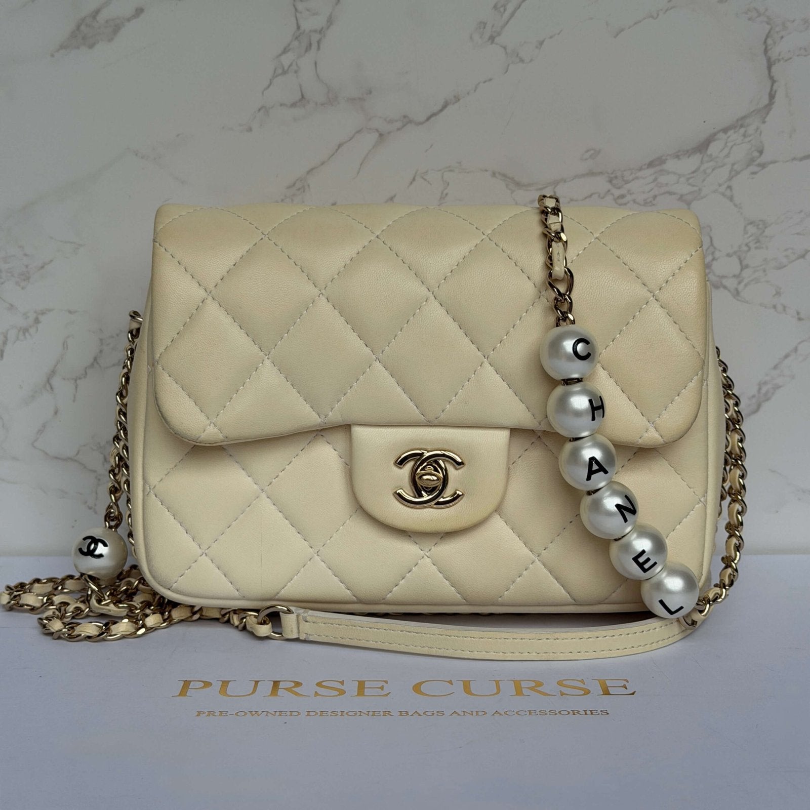 Tweedehands Chanel my precious pearl chain flap