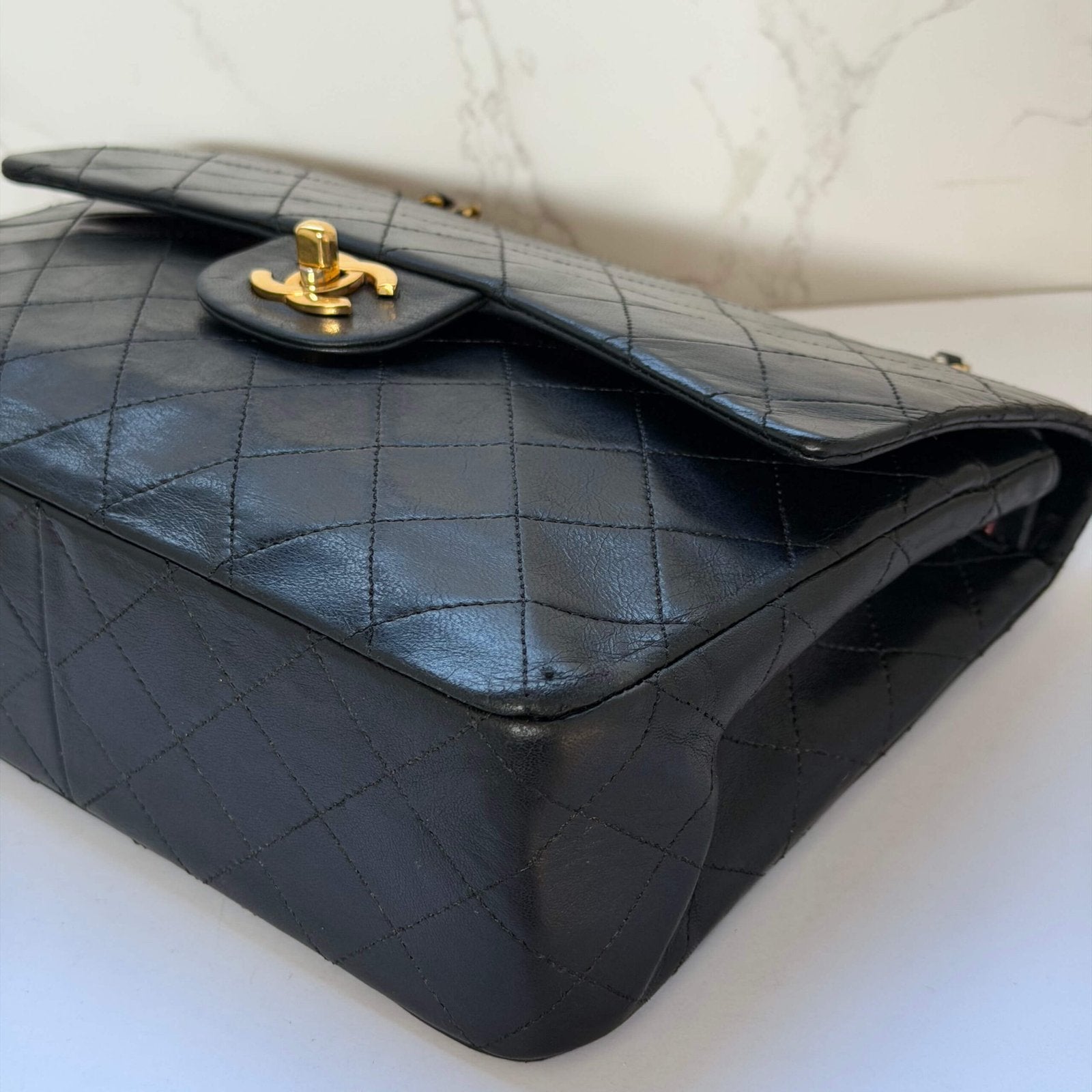 Pre-owned Chanel shoulder bag with signs of wear