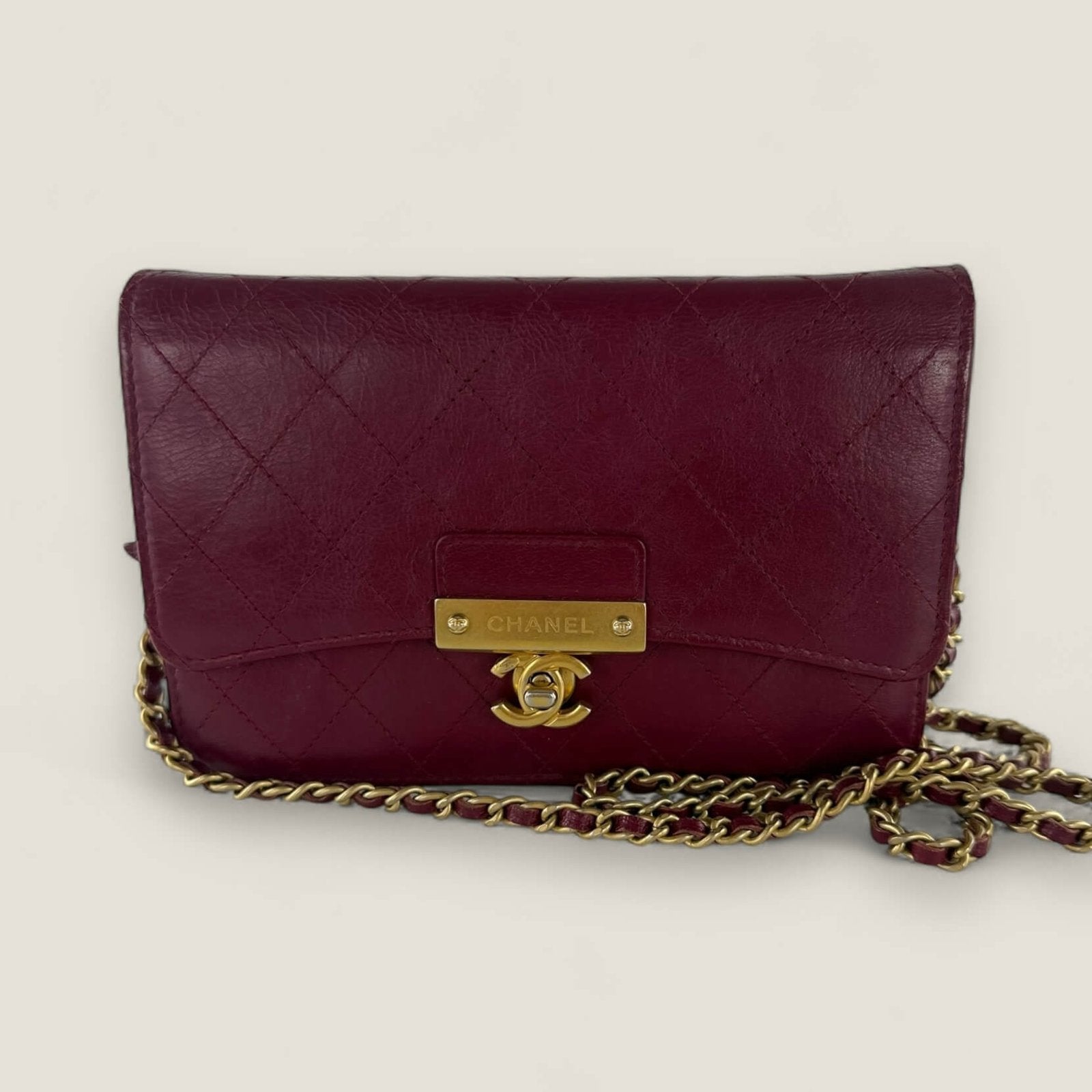 Tweedehands Chanel wallet on chain